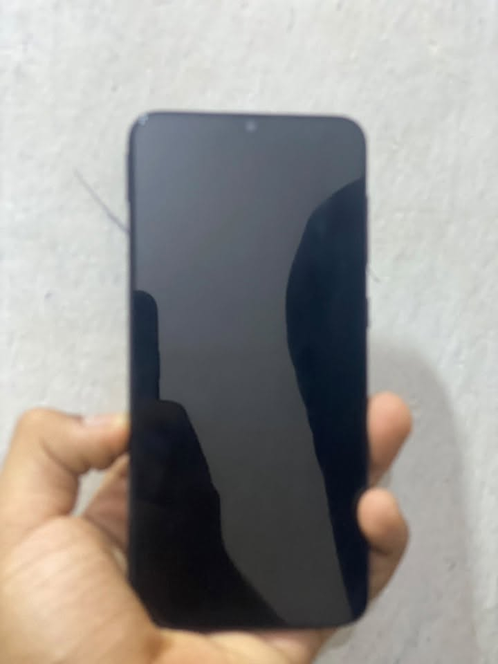 ايل a30sللبيع امبدل شاشه اصليه للتواصل ***********
