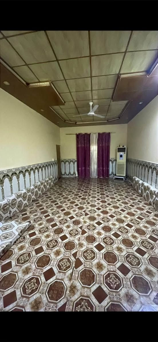 السلام عليكم
بيت طابو صرف مساحته 240 متر مربع ركن في منطقه باقر الثاني شارع السوداني  ع شارع تبليط وفرع ترابي يتكون البيت من طابقين الطابق الارضي يتكون من غرفتين وصاله وستقبال ومطبخ وصحياته وطارمه كبيره اما الطابق الثاني يتكون من غرفتين وصاله وصحيات وسطح بناء البيت 2018 للستفسار ***********
