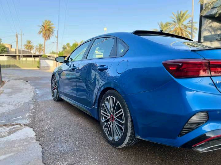 السلام عليكم
KIA FORTE  GT2023  (1600T) 
الفئة : GT اعلى فئة مواصفات واداء ماكو اعلى
الضرر : حادث مكانين بارد وصار بيهه باب خلف السائق بالعراق بعده ع وضعه بدون صبغ بدون تبديل كفالة عامة
المواصفات :
1- اربع رادارات امامي خلفي جانبي رادار
2-الحفاظ على المسار
3-رادار النقاط العمياء
4-رادار تفاعلي يتحكم بمدى الابتعاد او الاقتراب من السيارة الي امامها
5-نظاك فرملة الطوارئ (تضرب بريك بوجود اي خطر)
6-ويل حجم 18 رياضي
7-كامرة خلفية دوارة
8-كشن السائق كهربائي
9-الكشنات الامامية تدفئة وتبريد
10-كشنات جلد مع شعار GT
11-اوتو هولد
12-بريك بصمة
13-تبريد قطعتين خلفية مع منفذ شحن خلفي
14-نظام صوتي فاخر هارمن كاردن
15-شحن الهاتف لاسلكيا
16-اضاءة LED 
17-فتحة سقف
18-شفتات ستيرن رياضي
السيارة بعد بيها هواي مواصفات معروفة ال GT
ممشى السيارة 37 الف مايل
*********** واتساب 
***********
 ***********
عنوان السيارة بغداد الدوره
تگدر توضحلون أكثر: شنو رقم الفئة/الترم بالضبط للـ KIA Forte GT 2023، وهل هي وارد أمريكي لو كوري؟: 
واردامريكي
بالنسبة للحادث اللي صار: شنو الأجزاء المتضررة بالضبط، وهل انصلحت على وكالة/ورشة؟ وإذا موجود صور قبل وبعد أو تقرير فحص يفيد.: 
حادث امريكا بارد بالهلال جاملغ امامي وهلال جاملغ خلفي بدون ثبيغ وصار بيها باب خلف السائق بالعراق بعده ع وضعه 
السيارة عدّادها 37 ألف مايل، هل الممشى أصلي 100% وما بيه أي تلاعب أو تبديل عدّاد؟: 
100%
شنو وضع الصيانة الأخير: آخر غيار زيت/فلتر/فحص قير ومكينة متى صار، وهل بيها أي ملاحظات ميكانيكية أو كهربائية حالياً؟: 
كير مكينه مكفول
غير بغداد الدورة، إذا تريد تحددها أكثر: بأي منطقة ممكن المعاينة؟ وهل السعر قابل للمساومة أو ثابت، وتقبل فحص قبل الشراء لو لا؟: 
السعر قابل للتفاوض بعد الفحص والمعاينه