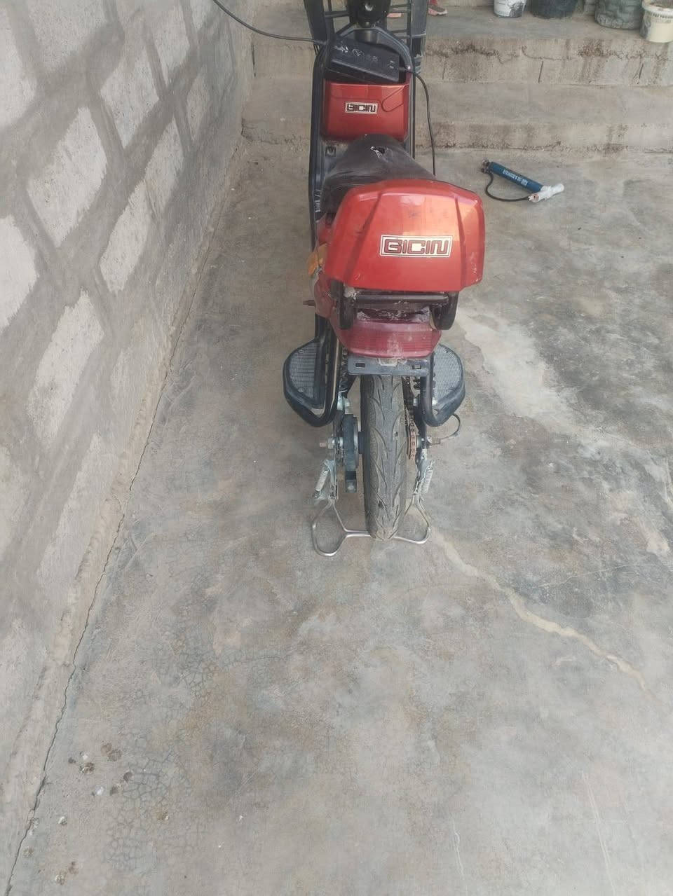 السلام عليكم دراجة شحن E-Bike موديل 2022 حجم 14 اربع بطاريات 3 سرع بيها شوي خلل بل بطاريات سرعتها 50 حقيقي سعرها 130 وبيها مجال حك الجية عنواني البوهيازع قرب اسواق الثقة (محلات علاء) 
للأستفسار ادناه 
***********
