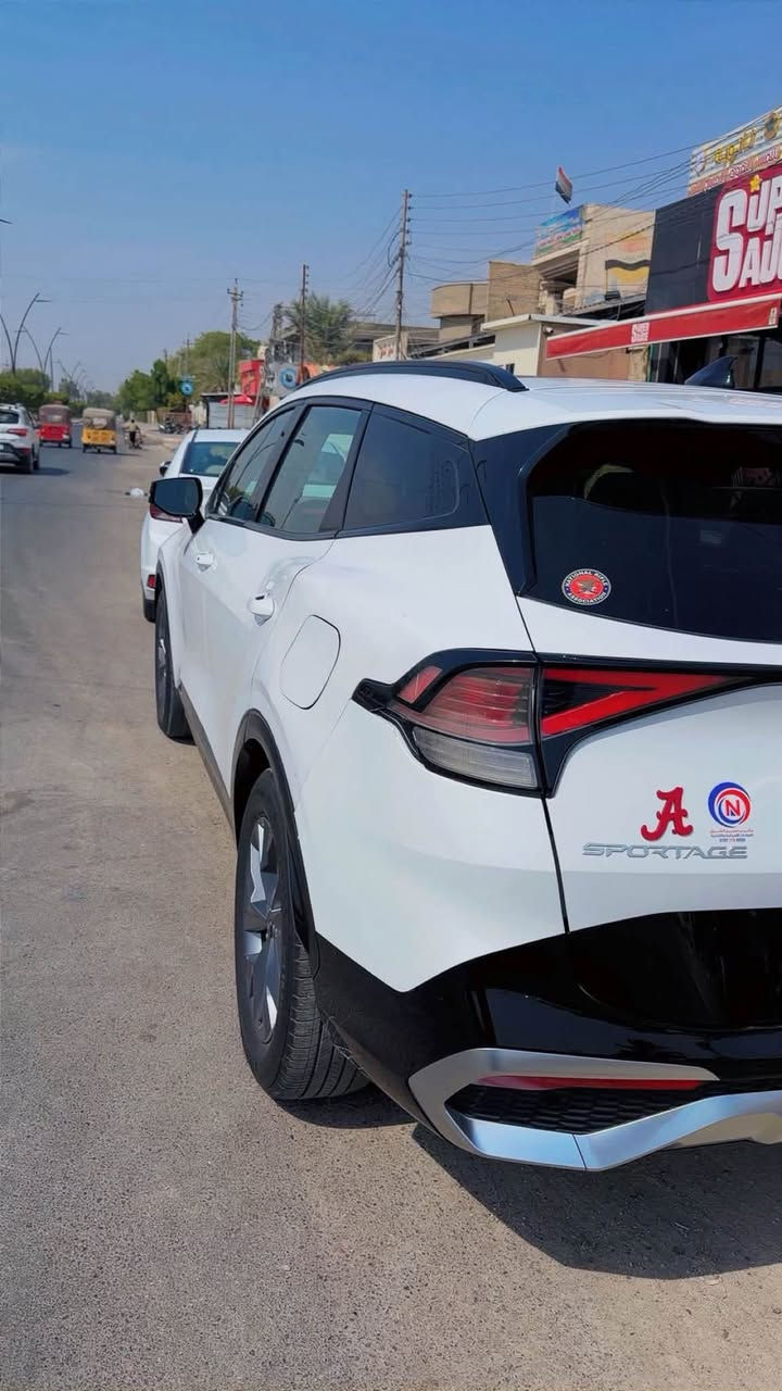 كيا اسبورتج لون ابيض موديل 2024 أمريكي فول فول موصفات رقم بغداد 
ماشيه ٣٥ km
للتواصل ***********
