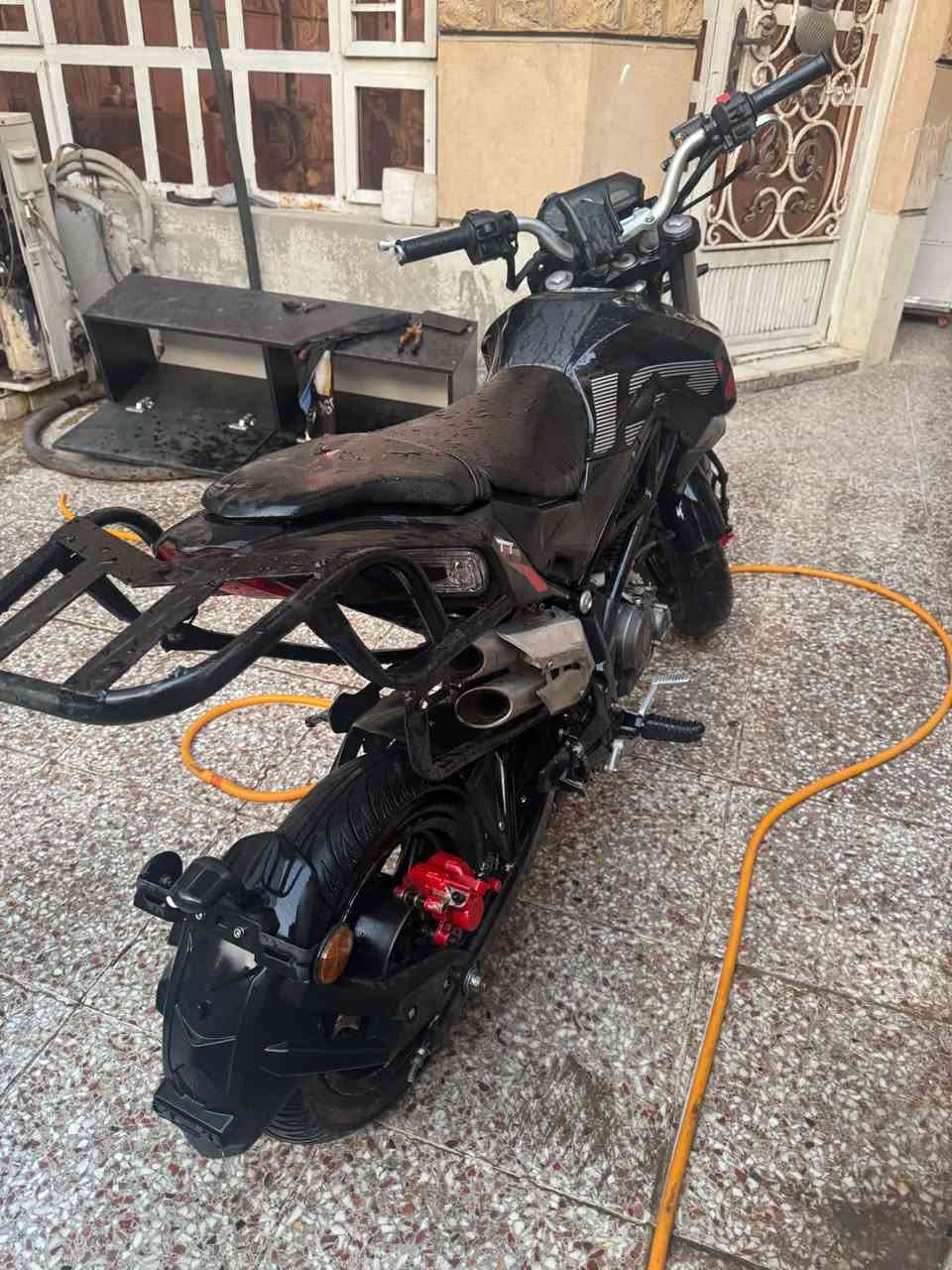 بنلي 135cc للبيع
الدراجه نضيفه من جوه المحرك ما فاتح بي برغي صارلهة سنه عندي الدراجه او معتني بيهة بس الكشر الخارجي شويه تعبان لأن استخدم الدراجه اروح بيهة للجامعه او ارجع +شغل دلفري ف مكلوب بيهة شكم مره اما الباقي ف الدراجه ما تشكي من شي ولا فد يوم موكفتني بشارع رزنه الدراجه بالمشي 
+اني عندي نوزل او فيتب احتياط لأن ذني استهلاكيات مره وحده وكف عندي لأن ماجنت اعرف انو بين فتره او فتره لازم ادير محسن ف بدلته او شتريت واحد احتياط للشاري انطي الك ويا الدراجه هوه والنوزل أو عندي صندوق مال دلفري اذا يفيدك هم انطي الك او تدلل
موقعي بغداد الجديده 
الدراجه رايدهة 2.600.000
اتواصل وياي على هذا الرقم ***********
