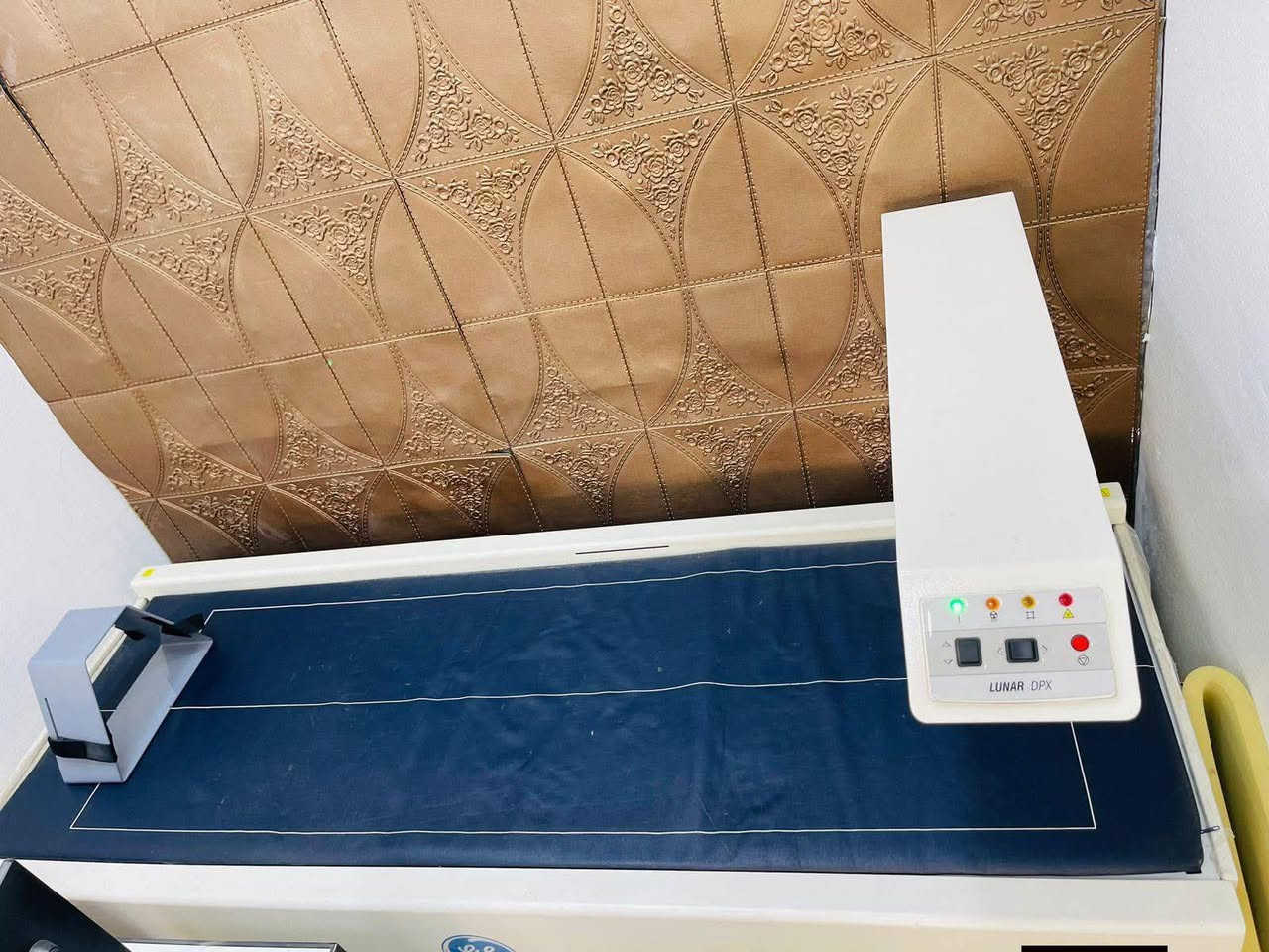 جهاز dexa scan 
فحص هشاشة العظام والكالسيوم 
موديل 2021 
صنع أمريكي Ge 
مواصفات Full body 
السعر 140 ورقه بيه مجال 
مع كامل محلقات الجهاز
للتواصل عبر الحساب أو الرقم 
***********
#المهندس_محمود_ابوذر_سالم
