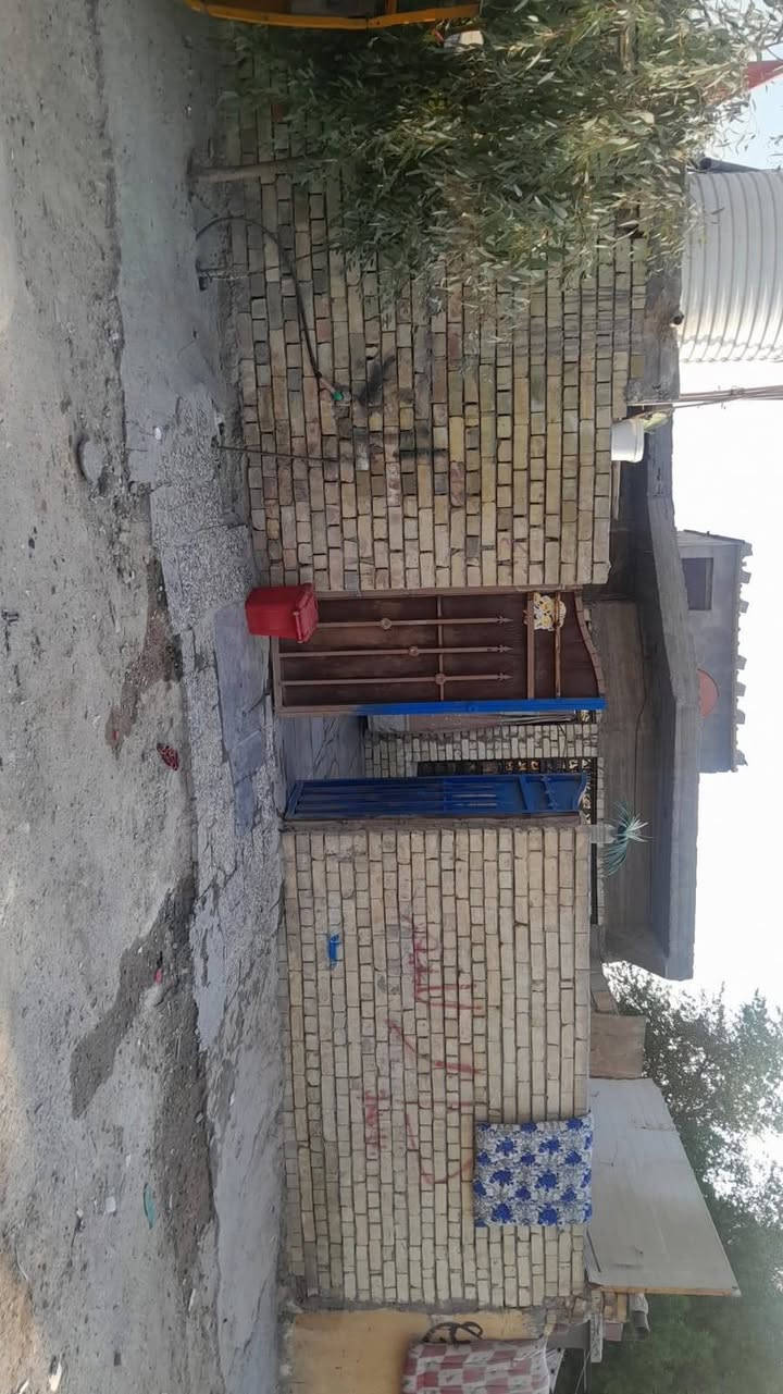 سلام عليكم خوان دار للبيع المساحه ميتين وعشرين بنا جديد كامل من كلشي عوزه بس ستاره ول واجهه بعدهي طابوك كافت الخدمات ماء مجاري تبليط مكان البيت بغداد حي سلام قرب مستشفى الفضيليه باقي تفاصيل تصل وبيك خير ودلل ***********
