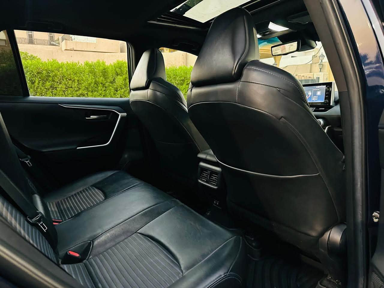 راف فور xse 2021 هايبرد
لون نيلي 
فول مواصفات السيارة 
ماشيه 41.000mi
السياره كلش نضيفه وبالواقع احلى
السياره حادثها قبق جنطه وجاملغ امامي مسرقه نصبغن
وصار بيها بالعراق جاملغ خلفي 
السعر 20.800 وبيها مجال للطيبين
مكان السياره بغداد العامريه نهاية شارع المنضمه
للاستفسار 
***********
