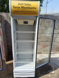 المشتل • ثلاجات عرض • واحدة عاطلة