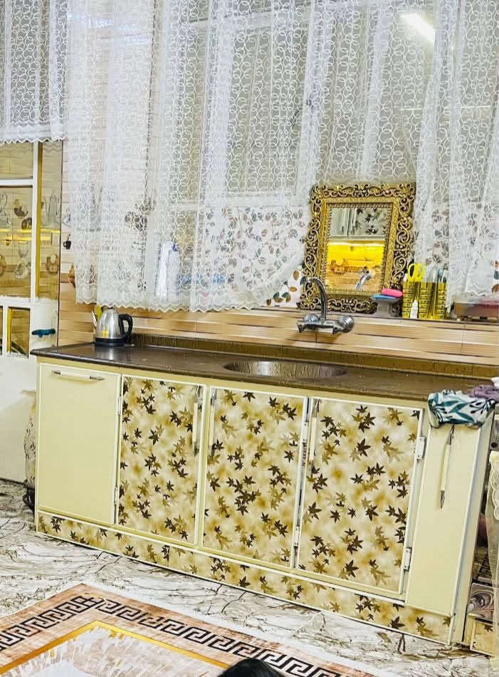 السلام عليكم للبيع كاونتر المنيوم والسنك مرمر 
قياس السنك مترين وعشرين سانتيم 
وقياس الكاونتر ٣ متر مع الزاوية 
مع ستان اسفل الطباخ 
تفصال مو شغل سوكي
وبعده نظيف وجديد 
للاستفسار ***********
العنوان بغداد حي البتول

