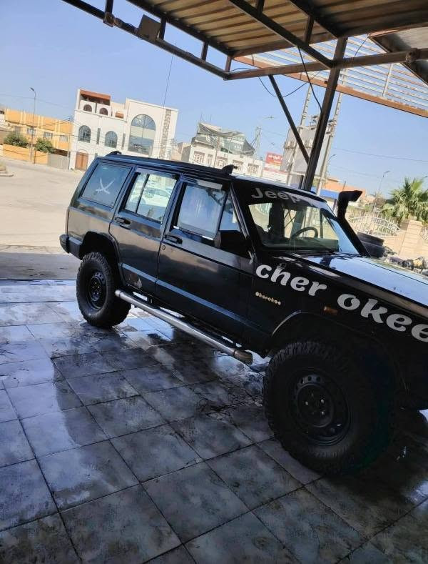 السلام عليكم جيب شيروكي موديل 91 للبيع السعر 35 بيها مجال للشراي مكان السيارة كربلاء السيارة خير من الله كير ومكينه بلادي شرط الامداور الاتصال على الرقم ***********
