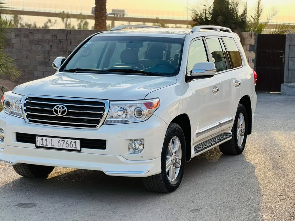السلام عليكم 
لاندكروز 2013 ( GXR _ V8) للبيع ماشيه (126,000km) 

السياره مكفوله كفاله عامه حته من الشخط ... بيه بارد 4 اصابع فقطط بلباب الخلفي السياره المكينه والكير مكفولات 
كفاله عامه 
السياره فول مواصفات 
بصمه
فتحه
شاشه
حساسات امامي خلفي 
مري شفط 
تخم تاير اصلي 
داخل جلد اصلي 
ثلاجه
تبريد ثلج

السعر / 34,000 دولار 
يعني 3 شدات و 40 ورقه . وبيه مجال للشراي 

العنوان / بغداد_اليوسفيه_ناحيه الرشيد 

***********
***********
