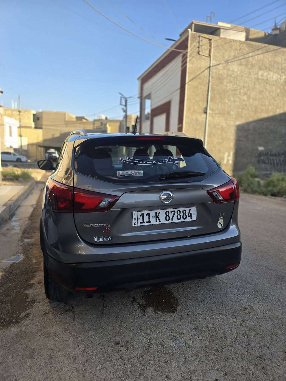 السلام عليكم نيسان روج سبورت ٢٠١٧ للبيع
سيارة جاهزة من كلشي منظومة تبريد جديدة كاملة حدادية صدر جديد دهن وهيدروليك مبدل جديد 
سيارة ماشية ٦٩ الف سيارة استعمال شخصي قليل رقم بغداد الانكليزي تحويل ثاني يوم 
مواصفاتها معروفة كرسي كهرباء وتبريد قطعتين وتدفئة ستيرن وكامرة خلفية ومثبت سرعة ووضعيات قيادة سبورت وعادي وايكو سيارة مكينة ٢٠٠٠ المرغوبة مكفوله من الفتح 
بيها كلير بالصندوق فقط و شخط بسيط بالدعاميه الاماميه جهة السايق اما الباقي مكفول مكاني بغداد السعر 135 وبي مجال بسيط رقمي ***********
