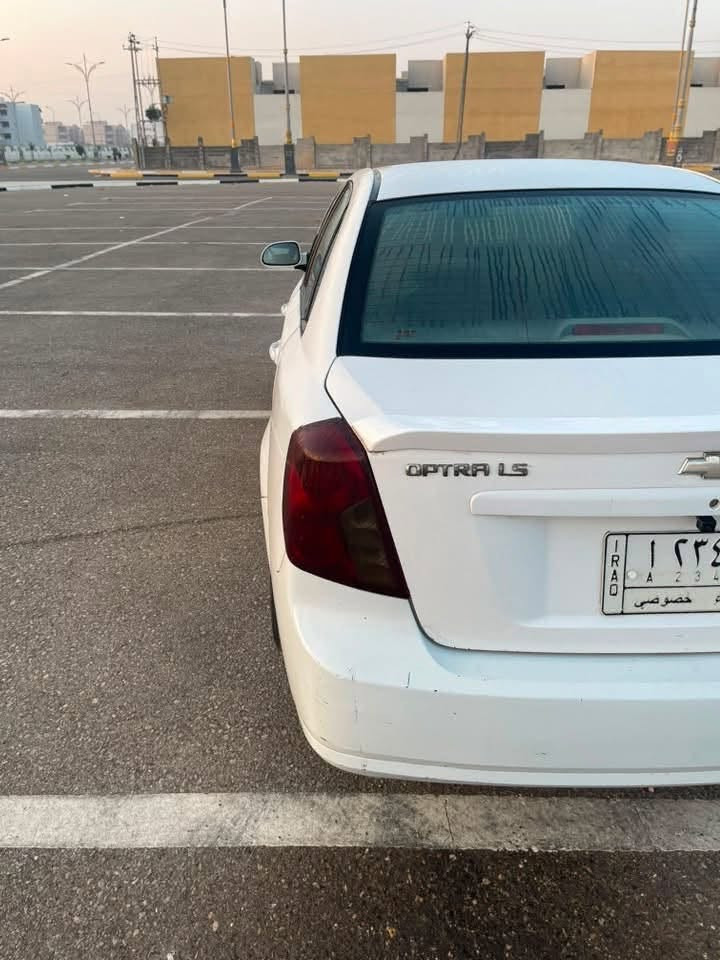 للبيع اوبترا 2011 
السيارة بيها صبغ جاملغ خلفي ايمن واقل الشبر باب السايق 
تخم تاير جديد ويالة جديد كهربائيات شغالة تبريد ثلج صدر امامي جديد  والمكينة والگير مكفولات لاتنقيص ولاتبخير ومسويلها إدامة والسيارة ماناقصهة اي شي وعلى ايدي مال جناي بسمي السيارة تحويل مباشر ثاني يوم سعرها 78 وبيها مجال قليل عنوان كربلاء 
*********** اتصال وواتساب
