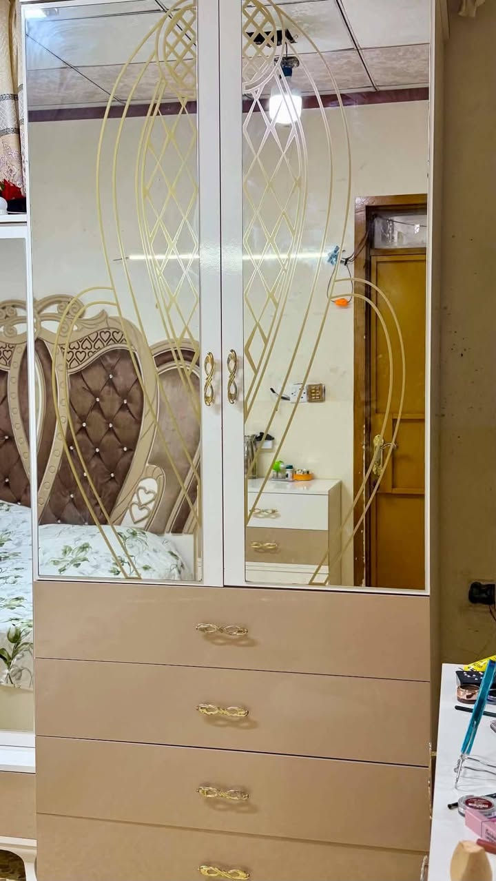 غرفه نوم تركي مستعمل حيل قليل ونظيف اتصال علرقم ***********

نص مكتوب في الصور:
- اقتصاص