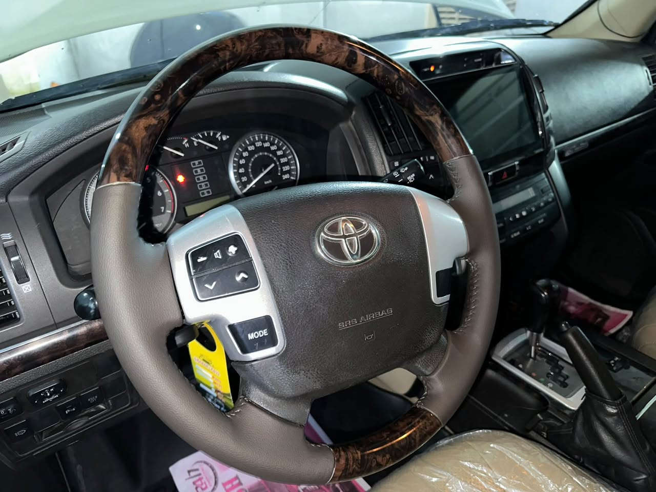 🚘 لاندكروزر — تم تجديدها وإعادتها إلى حالة المصنع

تم تنفيذ الأعمال التالية باحترافية وعناية:

• إعادة ضبط المصنع بالكامل.
• حمام كامل احترافي.
• بوليش مع تكحيل.
• تبديل جلد دركسيون الستيرن بجلد من عمل شركة، نفس الأصلي.
• تبديل مصابيح الرقم الخلفية المحترقة.
• تبديل مصباح يد الكير.
• سمكرة بعض الأماكن.
• تكعيد بجم.
• جلي مازدات.
• تبديل بطانة البنيد.
• تبديل دبة ماء الماسحات.
• تبديل ليطة باب الوقود.
• صبغ بطاين الجاملغات الخلفية بالزفت الأسود.
• تصليح دكت التبريد بالقمارة.
• صبغ تحكمات الستيرن وإطار يد الكير الجارد للجمالية باللون السلفر.
• تكعيد دعامية خلفية من الجهة اليمين.
• تبديل جلود المقاعد الأمامية والخلفية التالفة بأصلي شركة، نفس الأصلي.
• تبديل دبلات البنيد.

✨ شغل مرتب، عناية بالتفاصيل، وإرجاع السيارة بأفضل مظهر ممكن.

📍 زورونا في موقعنا:
ديالى – بعقوبة – أم العظام – مدخل مزرعة حكاية

📞 للاستفسار والتواصل:
***********
***********
