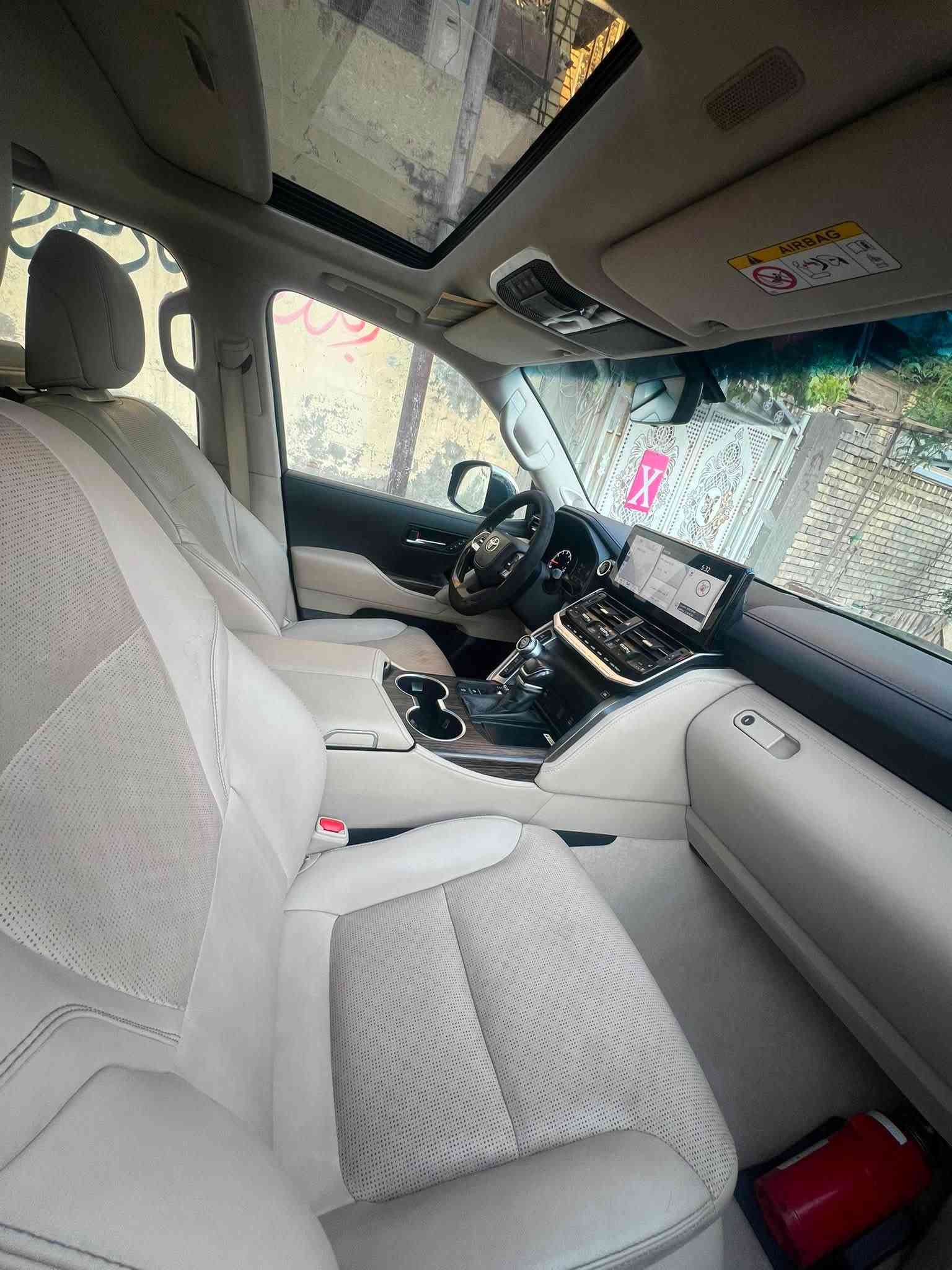 السلام عليكم 
تويوتا لاندكروز 2023 V.X LIMITED باب اول SAS مكفولة كفالة عامة 
ماشي 40.000KM
المواصفات :
بصمة 
فتحة
بردة خلفية 
فول تحكم ستيرن 
كراسي كهربائي 
‎كراسي خلفية كهرباء + تبريد 
كراسي امامية تدفئة تبريد +كهرباء+ ميموري 
‎ لايت امامي 3 عدسات
شاحن لاسلكي
شاشة كبيرة
شاشات خلفية 
‎فتحة سقف بصمة 
‎تعديل مسار 
‎سماعات JBL
‎دشبول ديجيتل 
اوتو هولد
‎سايد بريك دكمة
‎ستوب لايت ليد
وبعد هواي مواصفات
السعر 675 ورقة
هـ *********** 
مكاني بغداد
