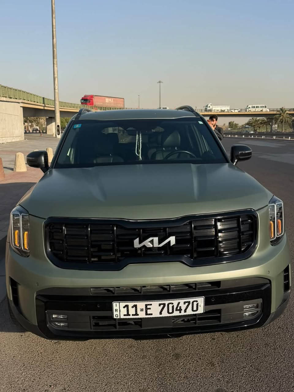 للبيع: كيا تلرايد (Kia Telluride) موديل 2024
السيارة فول مواصفات 1/1 بحالة ممتازة وجاهزة للاستخدام، 
تفاصيل السيارة:
 النوع: كيا تلرايد (Kia Telluride)
 الموديل: 2024  وارد أمريكي كتاب شهداء
 اللون الخارجي: زيتوني لامع ميتاليك السياره محميه بأفلام الحمايه الشفافه PPf مات (مطفي) مميز جداً
 اللون الداخلي: جلد أصل بجلد أسود (كراسي منفصلة / كابتن)
 الرقم: بغداد (ألماني)
المواصفات العالية (فول 1/1):
 فتحه سقف بانوراما مزدوجة
 شاشة دشبود ديجيتال كاملة مع شاشة شاشة وسائط كبيرة
 ويل أوفسيت أسود مميز
 كراسي جلد كهرباء مع نظام تدفئة وتبريد
 نظام دفع رباعي / قيادة متعدد وضعيات (Smart / Eco / Sport)
 حساسات أصلية أمامي وخلفي مع كاميرات
 نظام الحفاظ على المسار والرادار الجانبي والأمامي
 إضاءة LED حديثة وكشافات
 نظام صوتي راقي
 تشغيل عن بعد وبصمة دخول
التواصل:***********
 السعر :250$ قابل للتفاوض 
 مكان السياره بغداد زيونه
