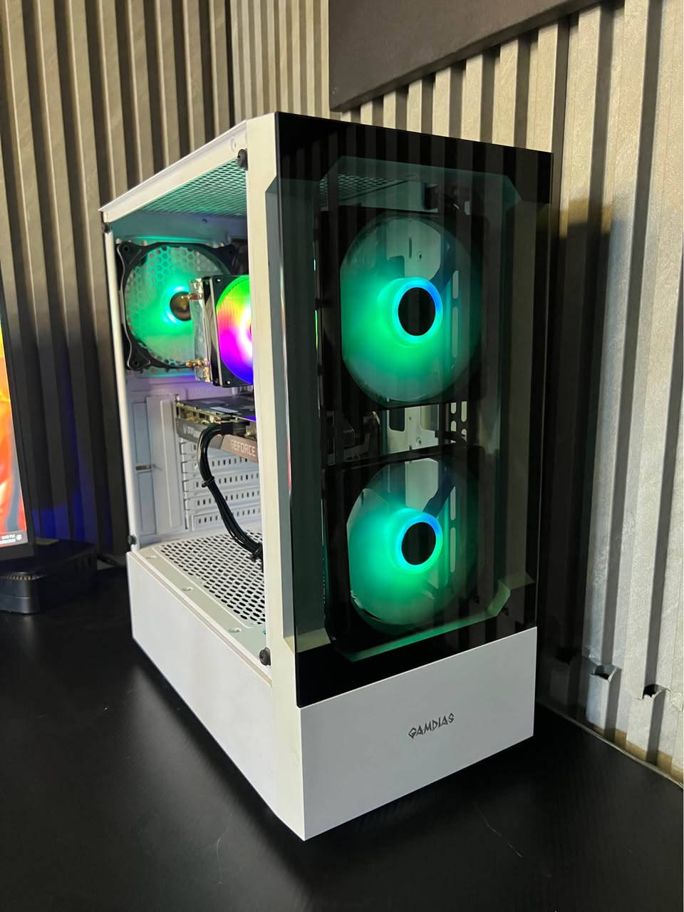 مواصفات 

i5 12400f
rtx 3060 12g zotac
ram 2x8 t force 3600
m.2 1tb
mb h610 
cooler x2000
psu 650w azza
case 3fan white بغداد, العراق
