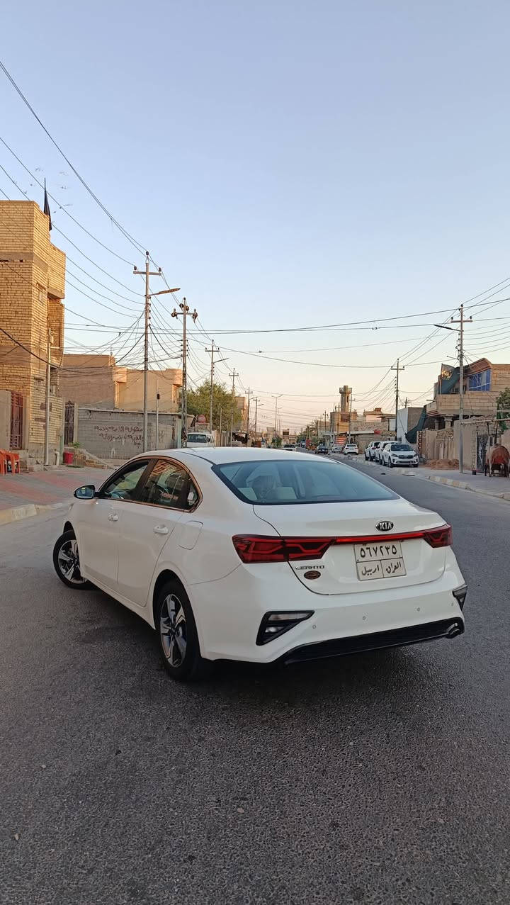 سلام عليكم للبيع سيراتو 2019
رقم اربيل باسم شركة تحويل او كاله 
مكفوله عده بارد شي بسيط بين البابين 
السيارة فول مواصفات عده الفتحه
بصمه 
تشغل عن بعد 
اشاير بلمري مري شفط
تحكم استيرن فول 
5ويل كروم
لد امامي خلفي
داخل لونين
محرك1600 دوش مامفتوح 
حساسات امامي خلفي 
السعر 140 وبيه مجال شي بسيط
مكاني كربلاء 
الاتصال 
*********** واتساب متواجد
