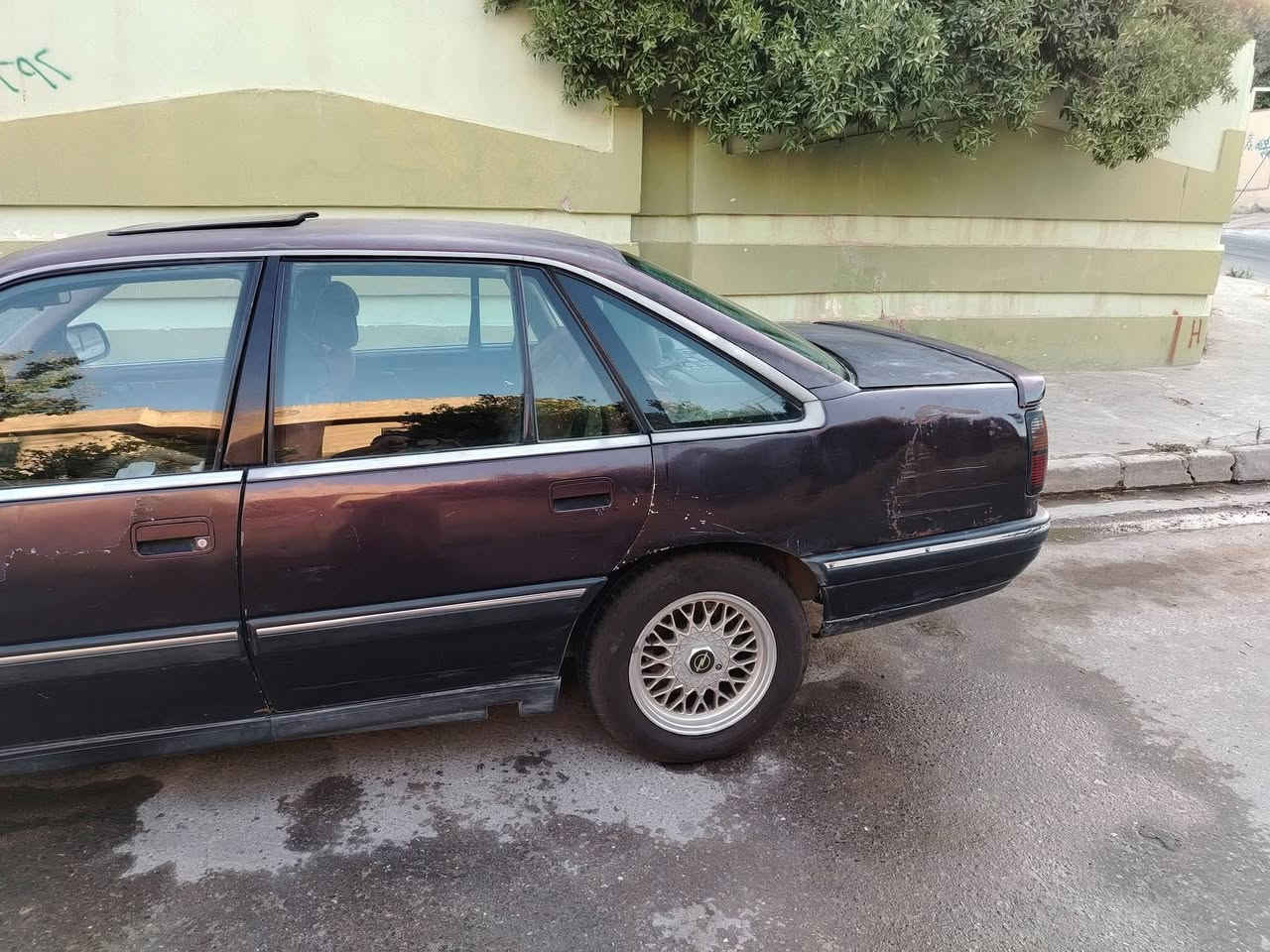 اوبل سيناتور للبيع السيارة بأسمي رقم ألماني موديل 1991 محرك حجم 3000 كبس قبغ أحمر مبدل جديد كيرها اتوماتيك الأصلي صدر امامي جديد طخم تاير جديد السيارة فول تبريد عاطل
سعرها 30 ورقة وبيها مجال للشراي مكان السيارة جانب الأيمن حي ١٧ تموز موبايل ***********
