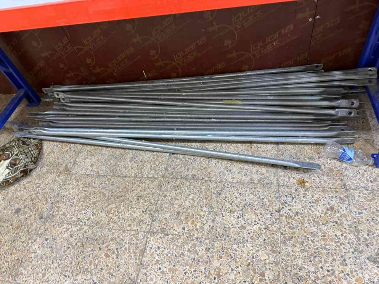 يتوفر درج جديد عدد 2 الكبير و الوسط و عرباين اخو الجديد الثقيل و جكات 5 جديد و دراب متر هوة ول مكاصة مالتة ما مستعملات 
مكاني الوشاش مقابل ساحة اللقاء 
الرقم. ***********
