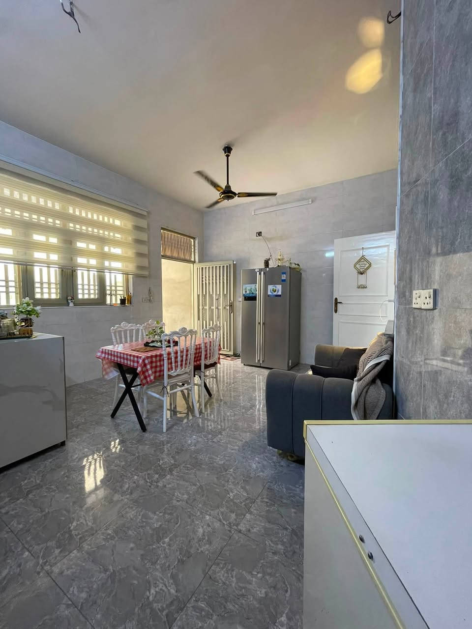 🏡 للبيع مشتمل سكني 

📍 الجبيرية الثانية | من جهة سوق مريدي

المساحة: 125 متر
الواجهة: 6.25 متر
النزال: 20 متر
الشارع: 10 متر
البناء: حديث، سنة 2024

🔹 تفاصيل العقار:
الطابق الأول يتكون من:
غرفة نوم + صالة + مطبخ + صحيات.

الطابق الثاني:
استقبال  الديوانية بالطابق الثاني درج خارجي+ غرفة نوم + مجمع صحيات.

🔸 المطبخ على عرض واجهة البيت.

💰 السعر:  خاص او↙️

📞 للاستفسار والتفاصيل:
***********
