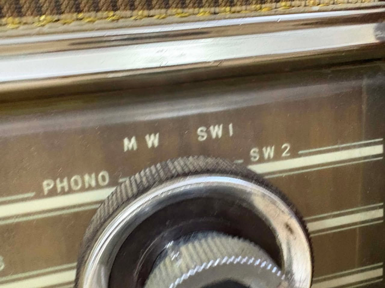 السلام عليكم
راديو لمپات ناشنال ياباني من شركة ماتسوشيتا شغال ٣ موجات( MW - SW- LW ) واواكس نظيف وبعده كله بلادي حجم صغير ابعاده عرض ٣٨ سم ارتفاع ٢٥ سم عمق ١٥ سم
الجهاز شغال وجاهز
فقط الغطاء الخلفي مكسور ومصلح
بغداد / ***********
السعر ٦٥ الف

