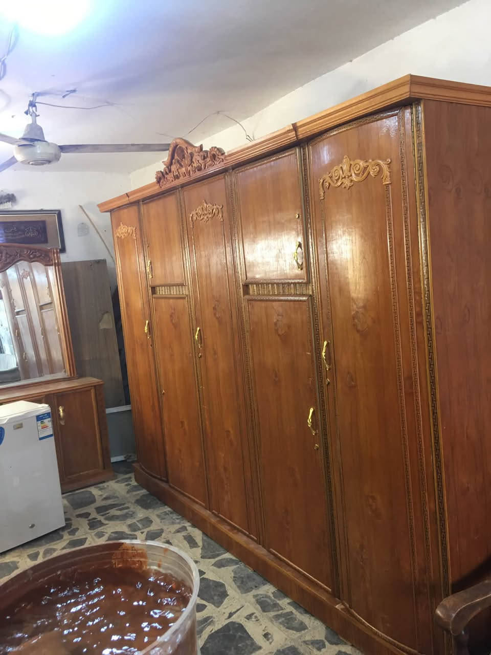 كنتور صاج ابو الخمسه مستعمل شهر بعده جديد السعر 250 مكان حي الجهاد الرقم ***********
