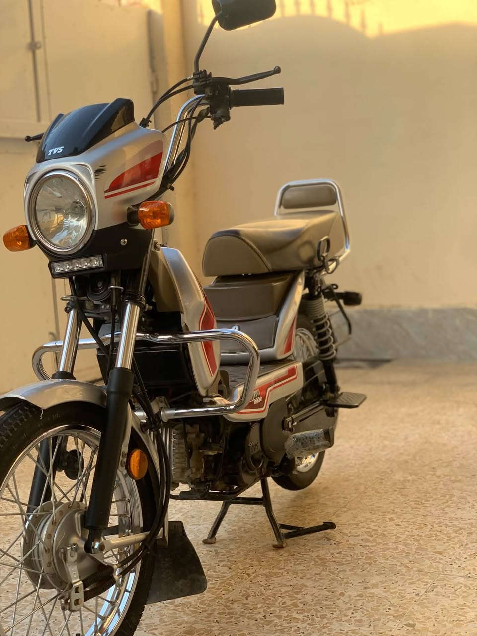 دراجه TVS موديل 2024 هندي بنانزين  للبيــع🔥
دراجه حلوه و نضيفه ومناسبه للكبار السن 
بريكات امامي خلفي
تايرات جديده امامي خلفي
دراجه مفوله
للأستفسار خاص او مراسله واتساب
هـ/***********
