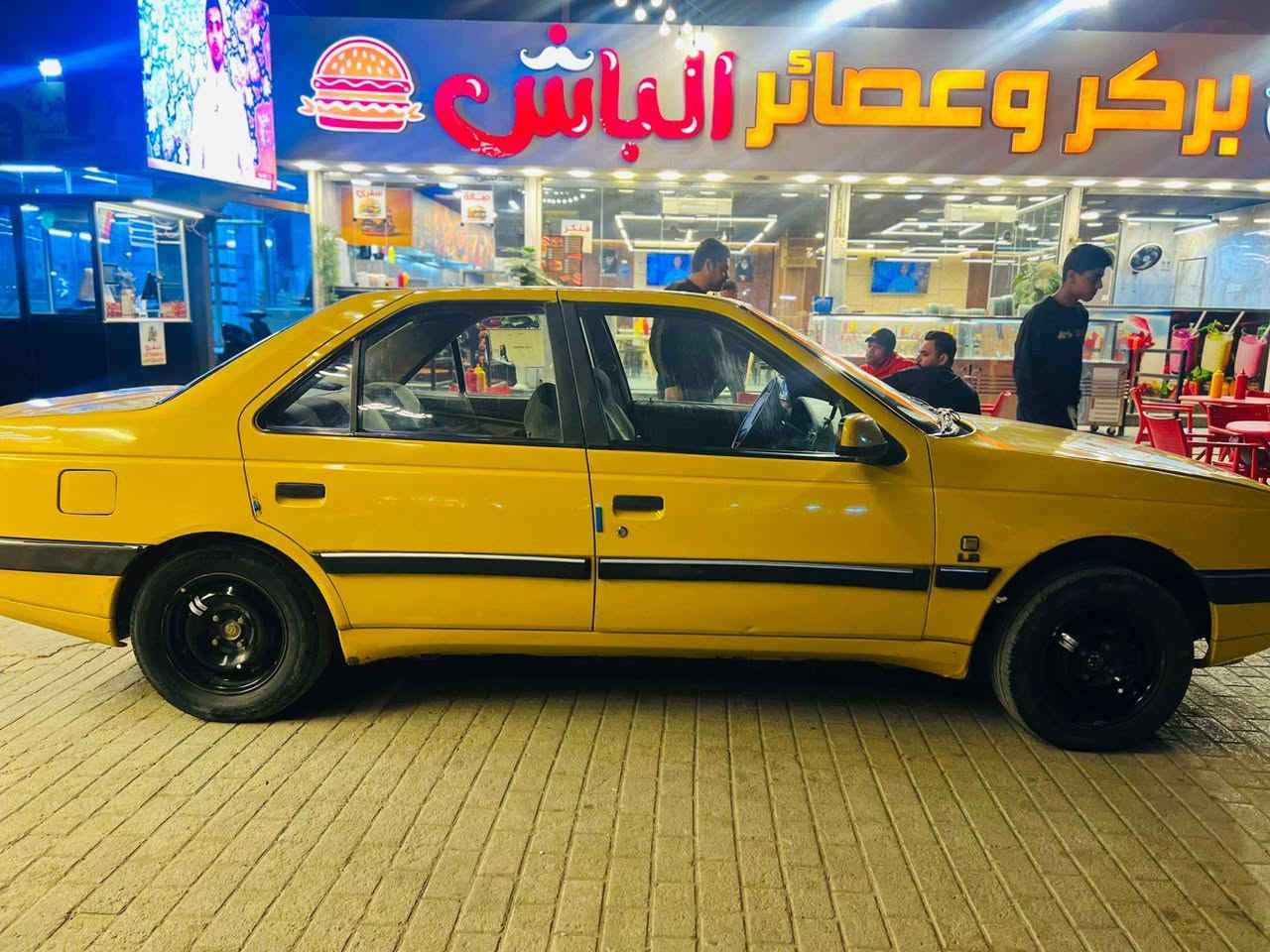 سيارة بيجو لميس ٢٠١٦ نضيفة جدآ كيرمحرك تبريد ثلج حتى الكشر مكفول كفاله عامه بس الهلال بي طخه زغيرة رقم بغداد تحويل ثاني   للتفاصيل اكثر الاتصال ع الرقم  *********** مكاني بالامين غير متواجد على الفيس

