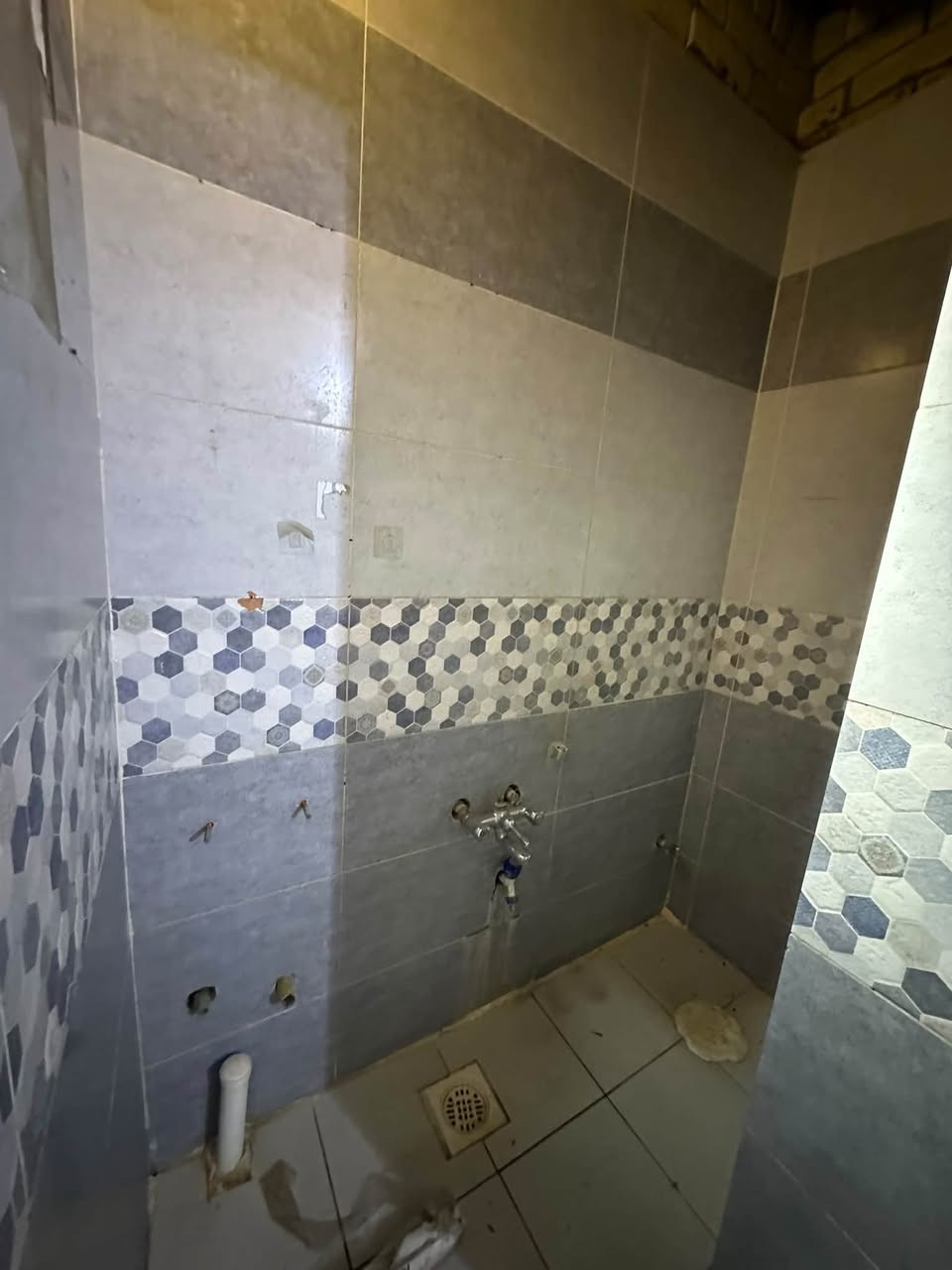 🏠 للإيجار في السيدية

📐 المساحة: 200 متر
🚗 كراج + مدخلين
🛏️ 4 غرف نوم مع سويتات
🛋️ صالة
مطبخ في الطابقين

📍 الموقع: السيدية – مربع الـ400

💰 الإيجار: مليون و250 ألف دينار
🤝 قابل للتفاوض

📞 للاستفسار والتفاصيل:***********
