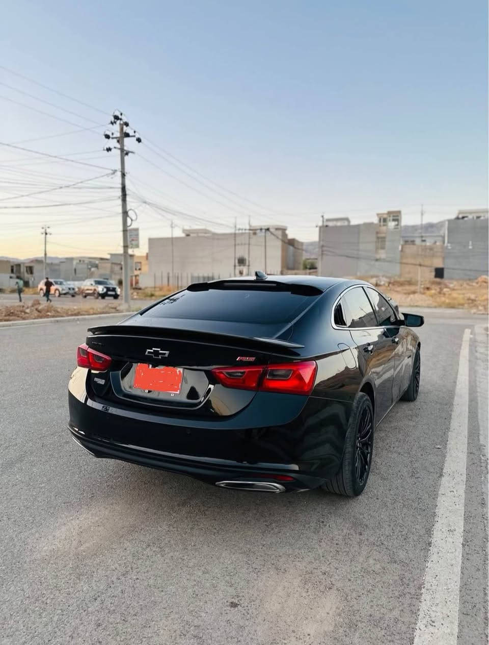 🚗🖤 شيفروليت ماليبو 2024 (فئة RS الرياضية) اسود ملكي 🖤 – أنيقة ونظيفة جداً وبحالة الوكالة .
لعشاق الفئة الرياضية الذين يجمعون بين الأناقة والأداء والاقتصاد العالي بالوقود.

📋 معلومات السيارة:
الموديل: 2024
الفئة: RS الرياضية
اللون: أسود ملكي
المشي: 25,000 ميل فقط
الحالة: بدون رقم . شرط الترقيم 
الصبغ والبدن: أصلية مكفولة بالكامل ما عدا قطعتين (الجاملغ الأمامي والباب الأمامي جهة السائق) | (الإيرباجات سليمة / بشرط الفحص)
⚙️ المحرك والأداء:
✅ محرك 1.5 لتر تيربو (DOHC) 4 سلندر بقوة 163 حصان
✅ عزم دوران 184 رطل-قدم
✅ ناقل حركة CVT سلس جداً وممتاز بالاقتصاد بالوقود
✅ دفع أمامي (FWD) بثبات ممتاز على الطريق
🏁 مواصفات فئة RS الرياضية:
✅ ويل كب أصلية 18 إنش ألمنيوم
✅ شبك أمامي أسود لامع (Black Grille) مع شعار شيفروليه الأسود
✅ جناح خلفي رياضي (سبويلر)
✅ عادم خلفي مزدوج بمخرجين كروم
✅ إضاءة خلفية LED
✅ داخلية سوداء مميزة بمقاعد قماش رياضية، وعجلة قيادة ومقبض جير مغلّفين بالجلد
🎛️ التقنية والراحة:
✅ شاشة لمس Chevrolet Infotainment 3 تدعم Apple CarPlay و Android Auto (لاسلكي)
✅ نظام صوتي بريميوم 6 سماعات
✅ مقعد سائق كهربائي 8 اتجاهات مع دعم قطني (Lumbar)
✅ كاميرا خلفية وحساسات ركن
✅ نظام دخول ذكي بدون مفتاح وتشغيل بضغطة زر
✅ تشغيل عن بعد (Remote Start)
✅ مثبت سرعة وتحكم كامل من الاستيرن
✅ أنظمة أمان متقدمة: تنبيه مغادرة المسار، تنبيه الحركة الخلفية، إضاءة عالية أوتوماتيكية.

💰السعر : 103$ وبي مجال .

📍 الموقع: أربيل
📞 للتواصل والاستفسار (واتساب / اتصال):
***********
*********** أربيل, العراق

