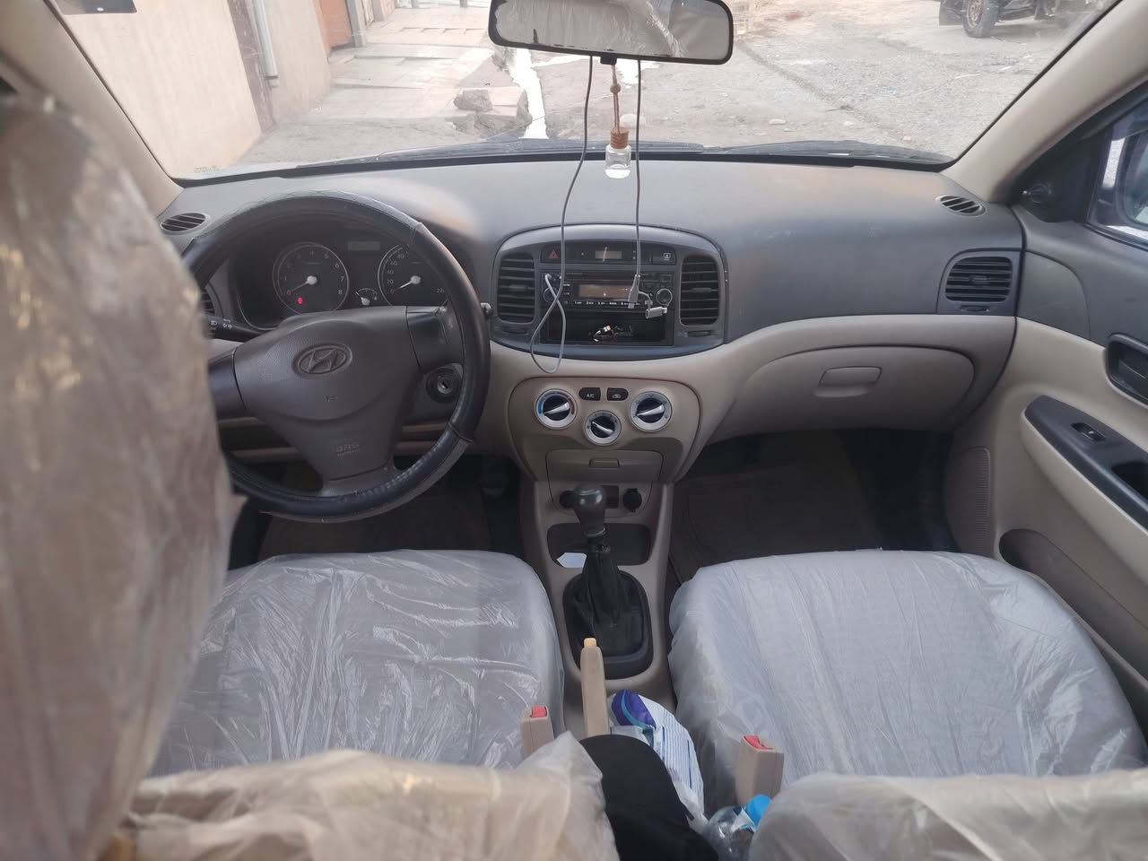 اكسنت موديل ٢٠١٠
رقم نينوى دولي شرط التحويل 

سنوية لي، سنة ٣٠

مكينة شرط حجم ١٤

كير، شرط

 تبريد شرط وثلج 

السيارة كير، عادي

كير، عادي

السيارة بدون صبغ كلها ابلادي 

بس صابغ الدعاميات 

مع كبات والويل

، بيها بارد اباب النفر الورى 

موصفات السيارة جامات كهرب 

قفل مركزي 

السيارة عليها إدامة كاملة 

نوزلات ابلكات وايرات 

قاعدة كاملة مع طواف 

طخم قوايش 

طخم تاتير الأمامي جديد 

طخم السيارة نظيف حيل حيل 

السعر
٨٣وبي،مجال بسيط، 

***********
