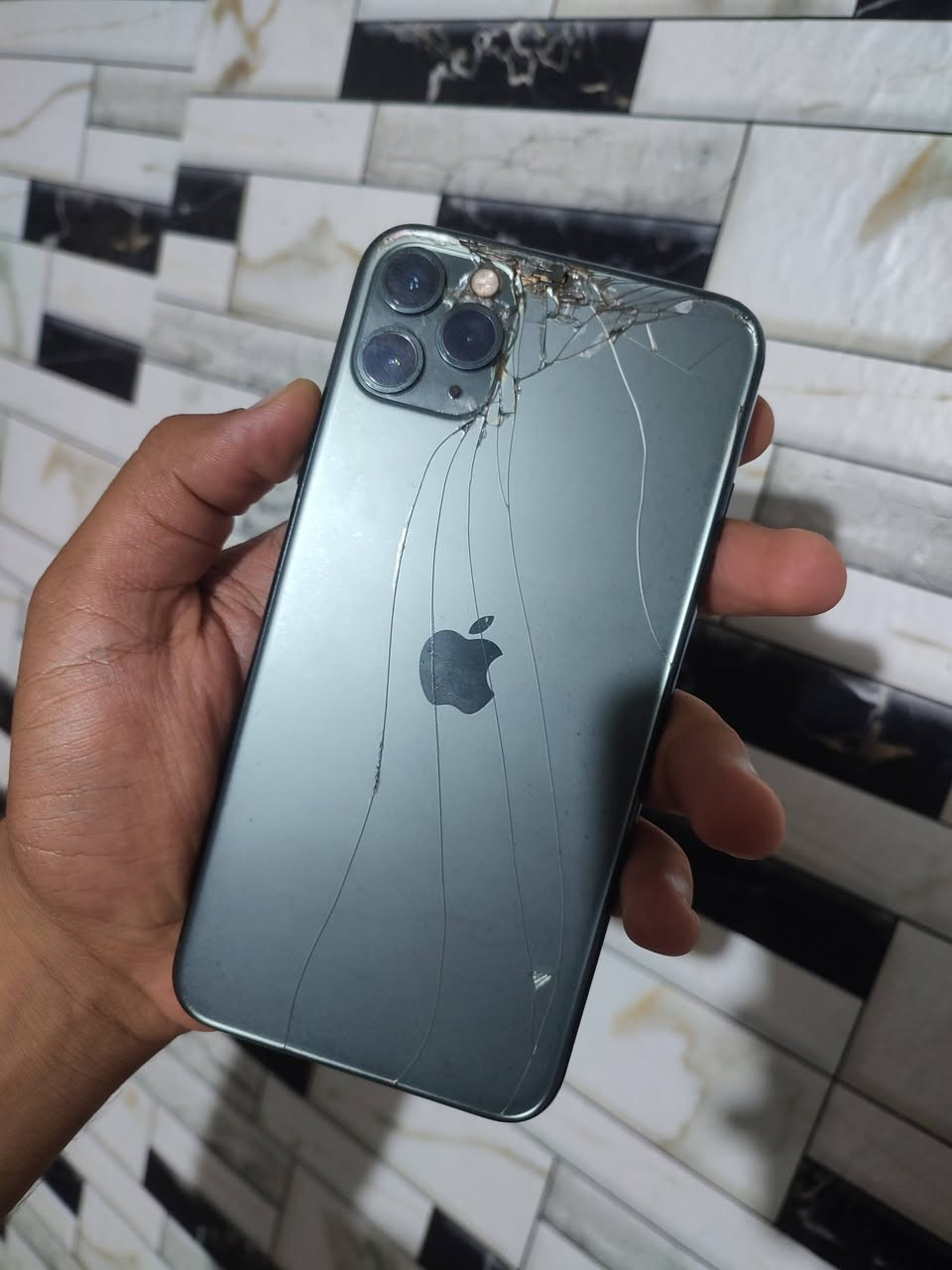 آيفون ١١ برو ماكس • ٢٥٦ • بطارية ٧٥٪