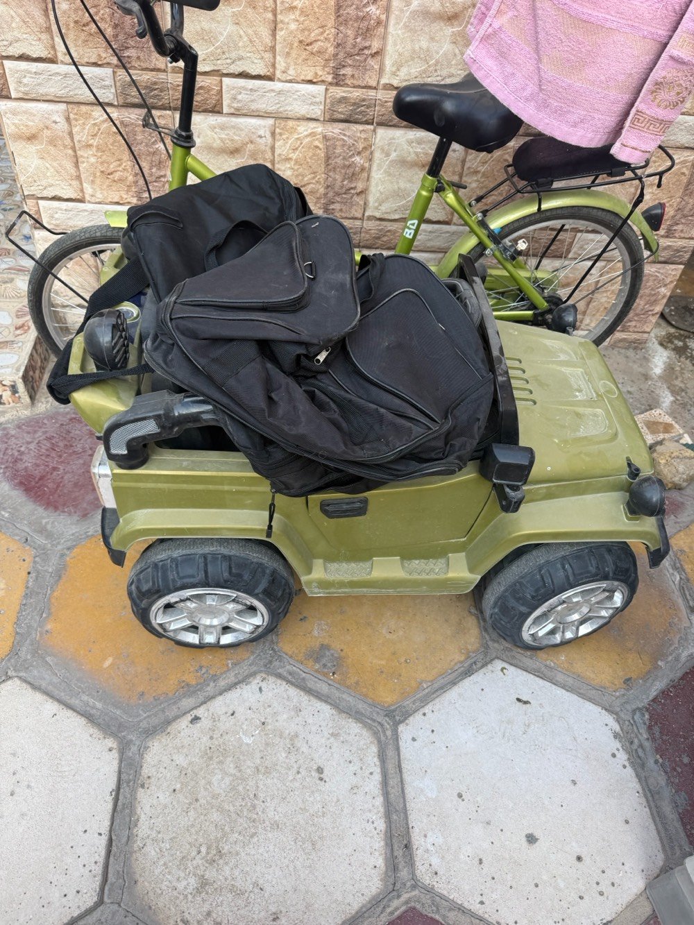غراضه للبيع فرشه تركي 5/3 مع سياره شحن نقص بطاريه بايسكل شغال تلفزيونات شغالات لا مع جادر جارجر 14 جنطه مع غساله