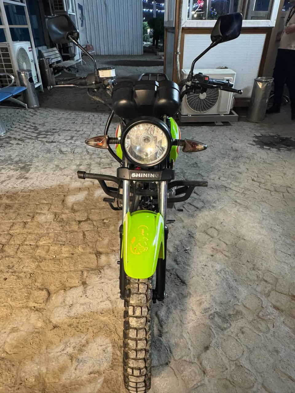 السلام عليكم اخوان…
دراجه نوع shining xf150 للبيع 

المواصفات:

موديل ٢٣ اخذتها زيرو ب٢٠٢٤ من وكيل بديالى استخدام شخصي اروح بيها للدوام وارجع ومداريها حيل…

استخدام ٣ سنين ماشيه ١٠ الف فقط…

دراجه مكينتها كل برغي بيها مكفول وبعدها شلعه…

اكو رصعه خفيفه بالتانكي مثل ما موجود بالصور…

كهربائيات كله شغاله نكره صلف…

مرقم بغداد انكليزي…

السعر:  ١٧٥٠

اليعجبه يتفضل خاص والما يعجبه لا يبخس بسعرها جزاكم الله خير ولد عمي…
***********
