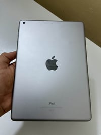 ايباد الجيل 6 ذاكره 32  ايباد مكفول من كلشي ما داخل صيانه كلشي بي شغال...