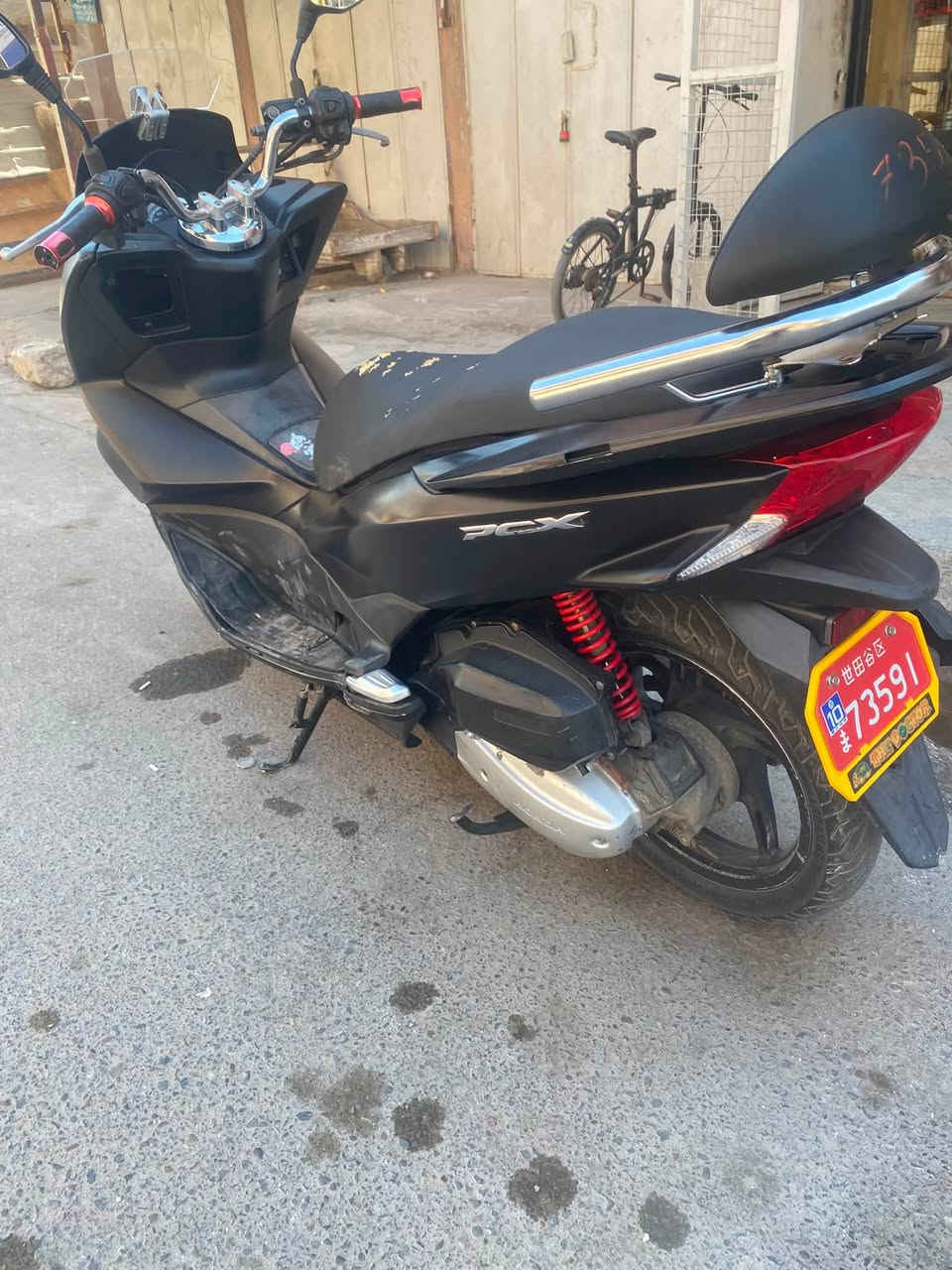 سلام عليكم pcx جيل ثاني كفاله عامه اسود طافي Jf  كوري دراجه رمبه رمبه  كلش جديده كله شغاله ما بيه نقص دراجه دك 140وفوك هم سعر 1650 مستعجل على بيعته ***********
