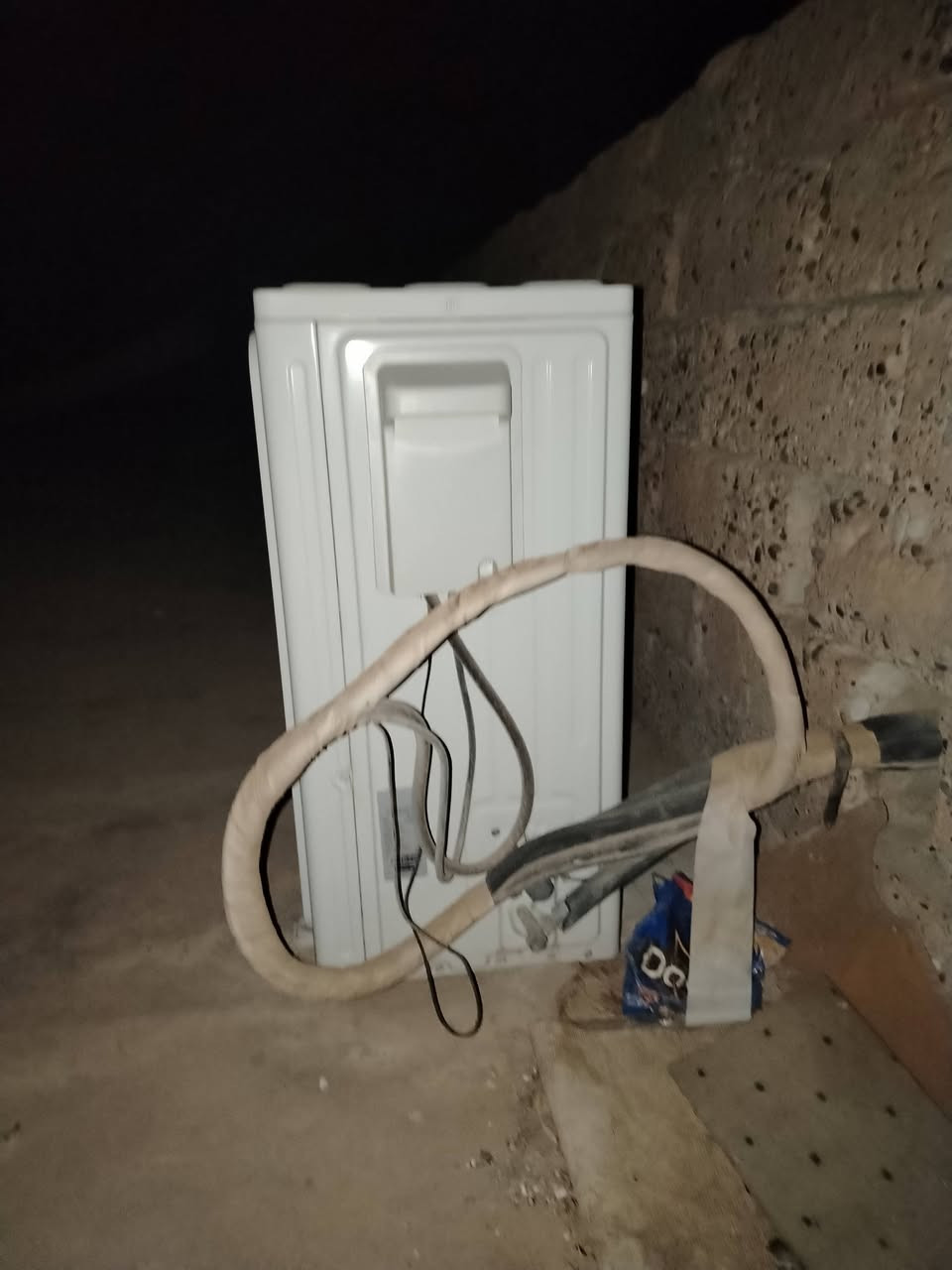 سبلت للبيع شغال مستعمل سنه واحده الي يريده يجيني على الخاص رقم الهاتف ***********
