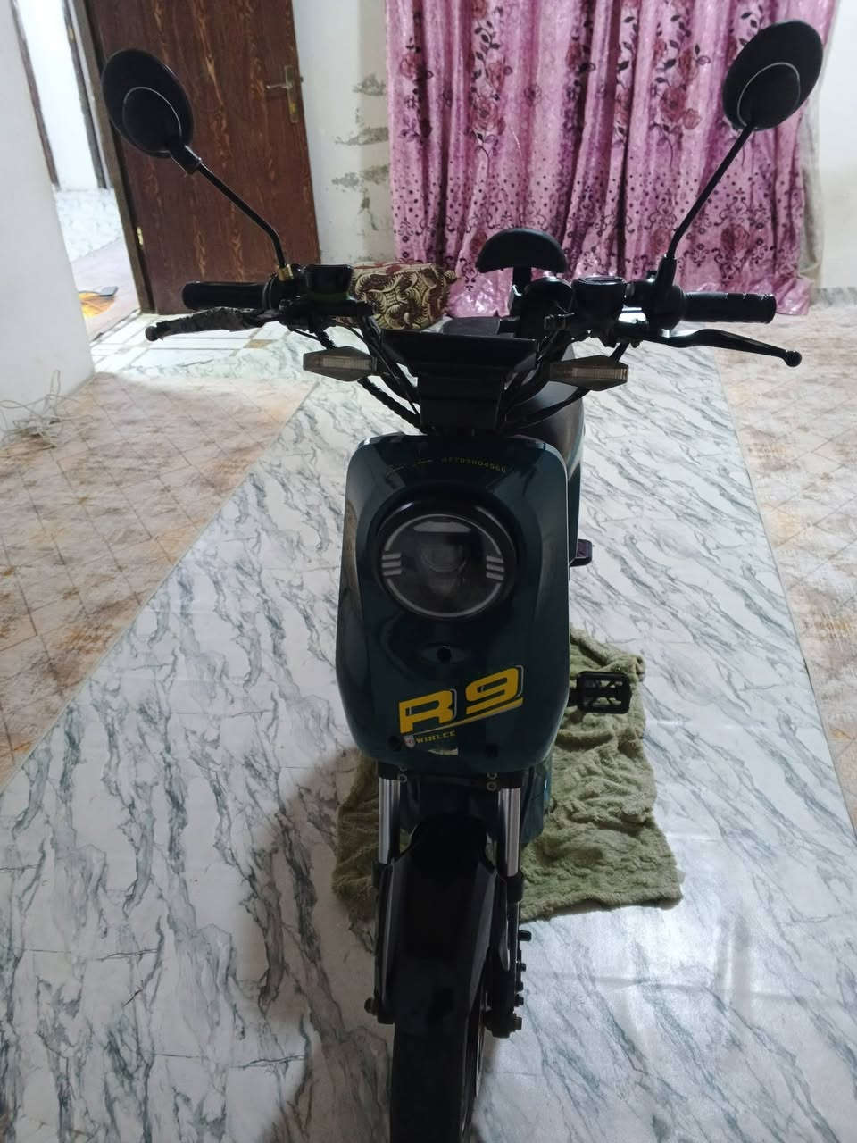 دراجة اي9 بطارية جديدة مابيها شئ وهاذه تصويرها سعر300 العنوان بصره أبو خصيب ***********%
