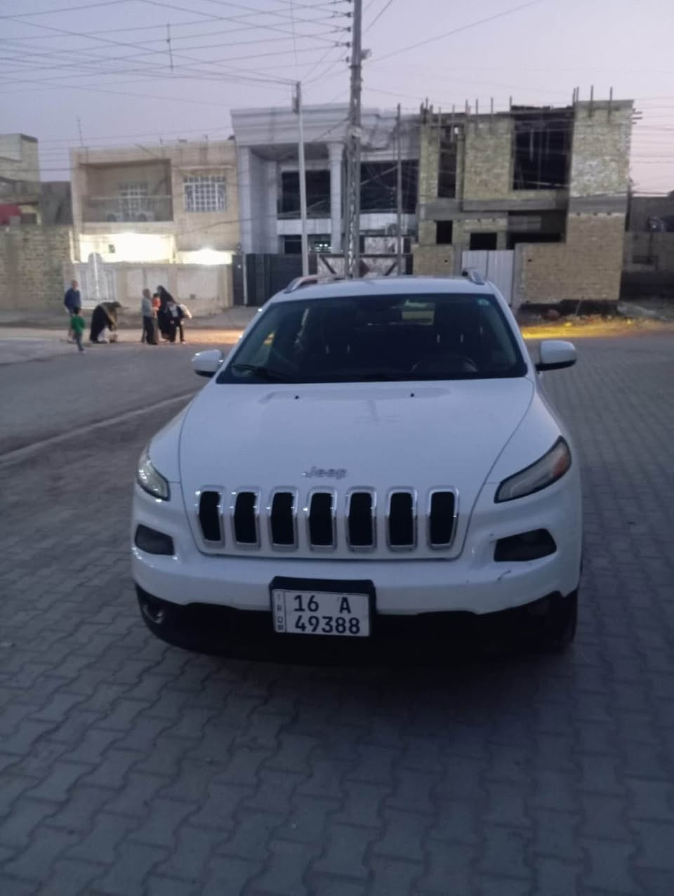 جيب شيروكي موديل ٢٠١٧
فئة لاتيتيود
محرك اربعه سلندر ٢٤٠٠
محرك وگير مكفول 
تبريد قطعتين ثلج 
شاشة مع تحكمات ستيرن
ماشيه ٧٠ الف ميل
حره بأسمي  سونار بالمنشور 
السعر 110   سياره جديده معتني بيه معنه كلمه
راقم هاتف *********** عمارة, ميسان
