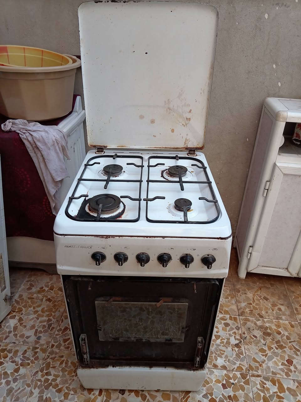طباخات عدد 2 شغالات شرط 
الكبير 45 الف 
الزغير 25 الف 
الساحبه مال طباخ 25 الف شغاله شرط 

موصل/حي سومر جمعيه زيونه 
***********

