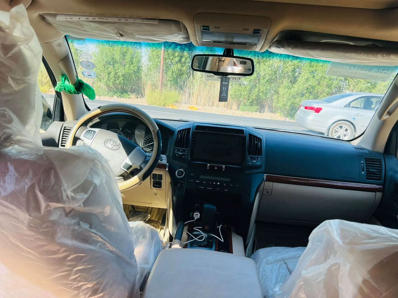 سلام عليكم
البيع لاندكروز 
موديل ٢٠١٤
سياره بيه جنطه مبدله بلاديه 
وبيع جاملق مصبوق 
وباقي سياره مكفوله 
فول مواصفات ***********
