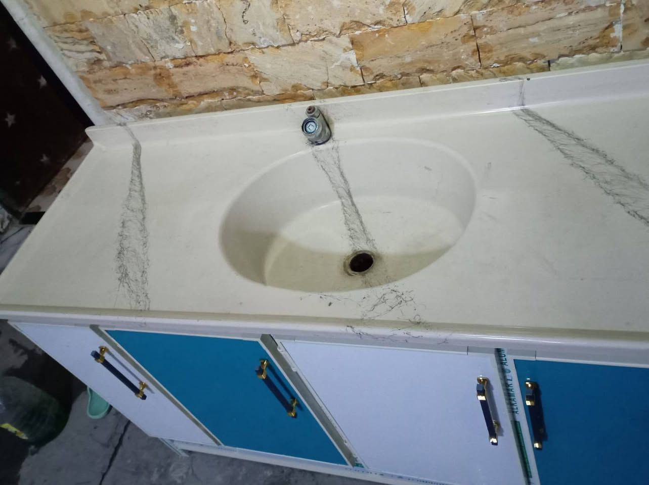 كاونتر 3 قطع سنك مرمر
كاونتر مترين وسنك متر ونص
كلش نضيف  سعره 320
مكان بابل لكفل ***********
