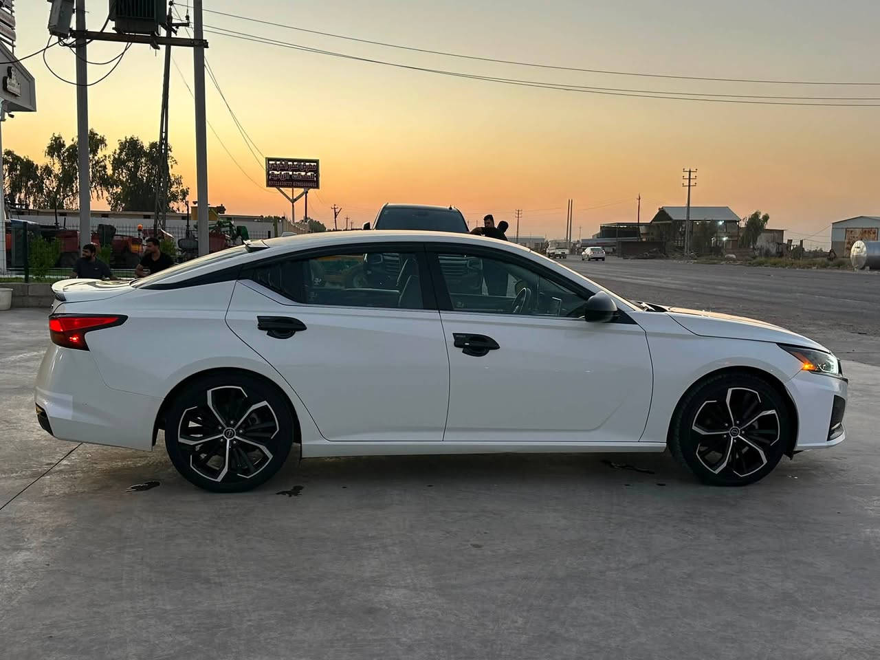 سلام عليكم
🚘 نيسان ألتيما 2024 SR 🔥
السيارة معوقين
 فئة SR الرياضية
⚙️ محرك 2.5L — 4 سلندر
🛞 جنوط SR رياضية 19 إنچ
🎯 تصميم رياضي وأنيق
🖤 داخلية ومواصفات SR مميزة
سيارة تجمع بين الفخامة، الشكل الرياضي والاقتصادي 

ضررر السيارة كما موضح في الصور والضربة مرجعة على باردة 

مكان السيارة ديالى كنعان 
السعر 175 وبيها مجال 
استفسار اكثر اتصال فقط ***********
