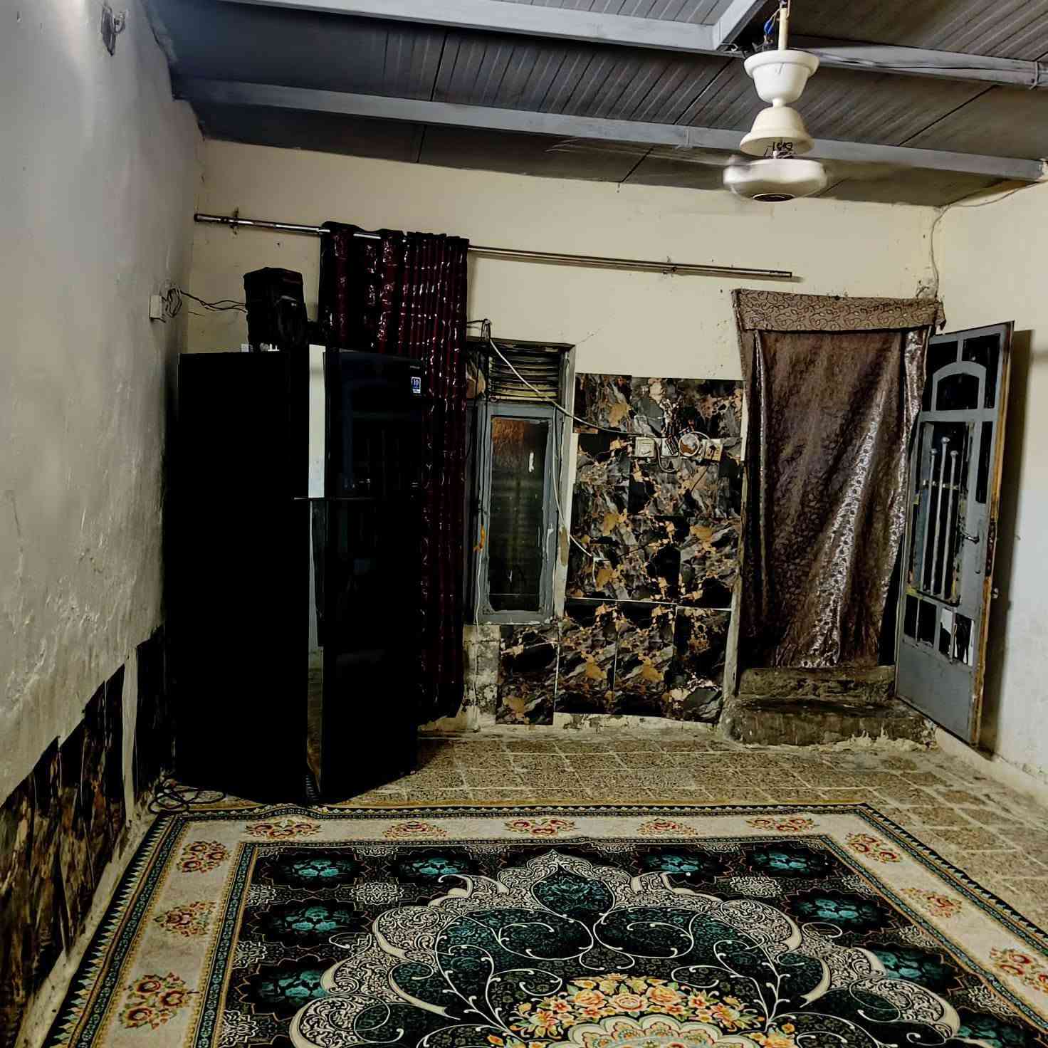 بيت البيع  بغداد كاضميه على شارع العام  المدراسه ثانويه وابتدائي   مي نعمه من الله محلات أسواق قريبه  ##و بيت نضيف بي اربع غرف  صيحات  اثنين  داخليه وخارجيه  حوش متوسط الحجم  وترك  خارجه كبيره مساحه  وترك صغير في وسط البيت بيت  نضيف ميه بل ميه السعر البيت ٢٥ مليون وقفل   ##***********/   ###  انتباه انتباه   الاغرف اليت كبار   ##
