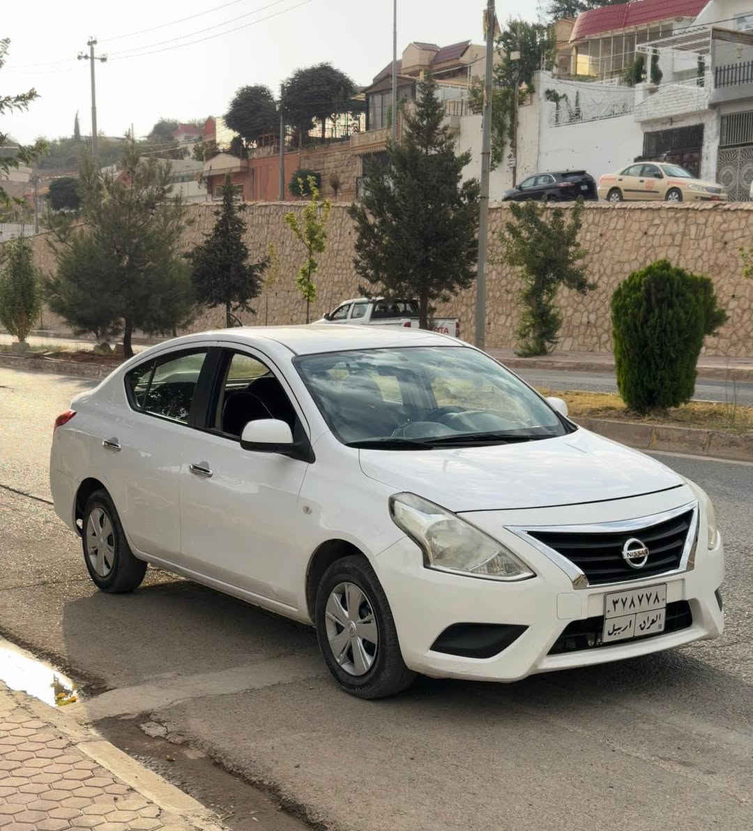نیسان صنی لاکشمیبای 2017
177km زۆر کەم رۆیەوە سەیارەکە لەسەر دەقی خۆی مایتەوە یەک دەست بوە ٣ پارجەی بۆیاغە بەبی ژوری بی تەزرە بێ تەعدیل سەعری ٨٣ مەجالیکی برایانە
*********** أربيل, العراق
