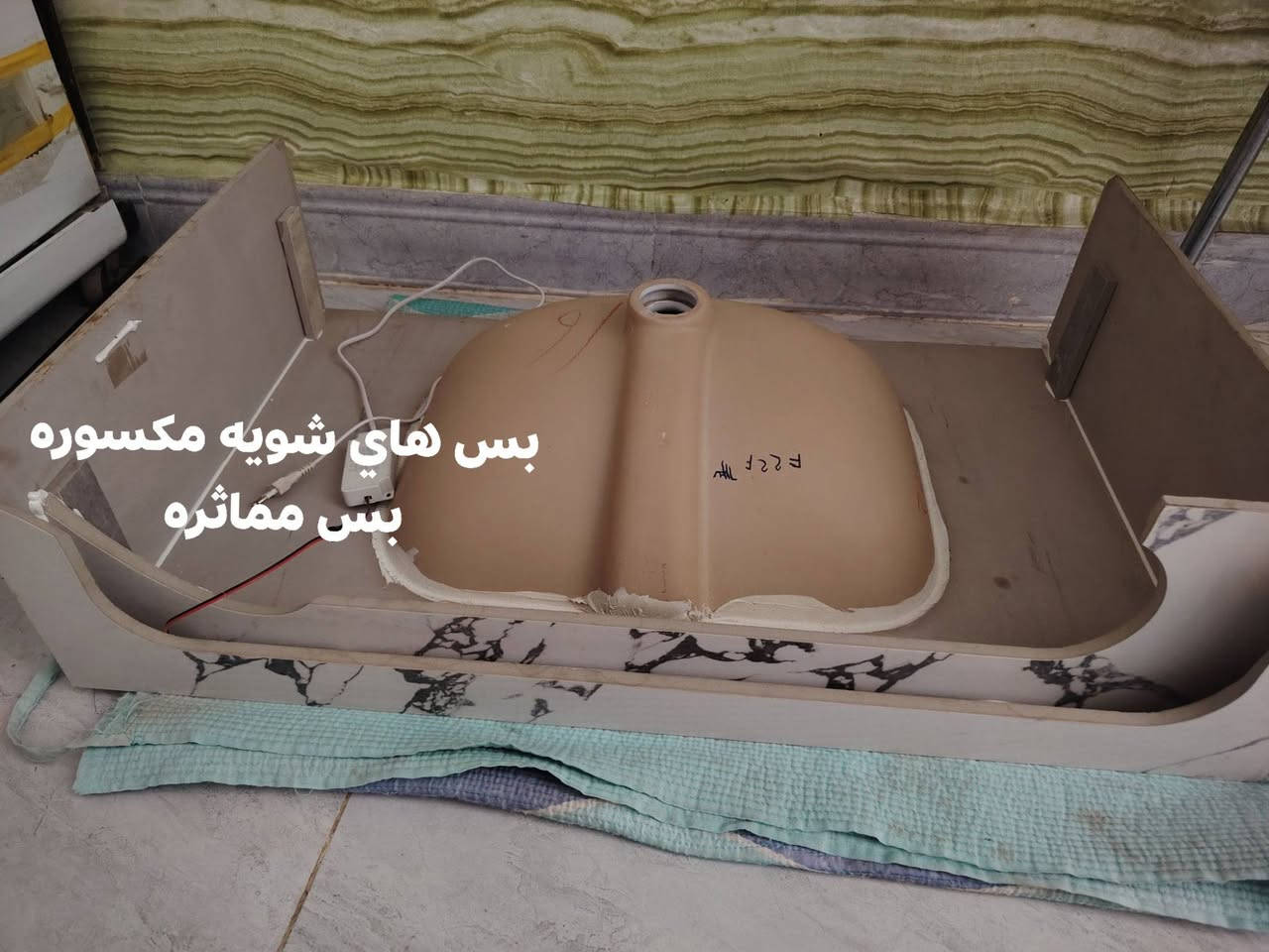 مغسلة بورسلين • جديدة • شوية مكسورة