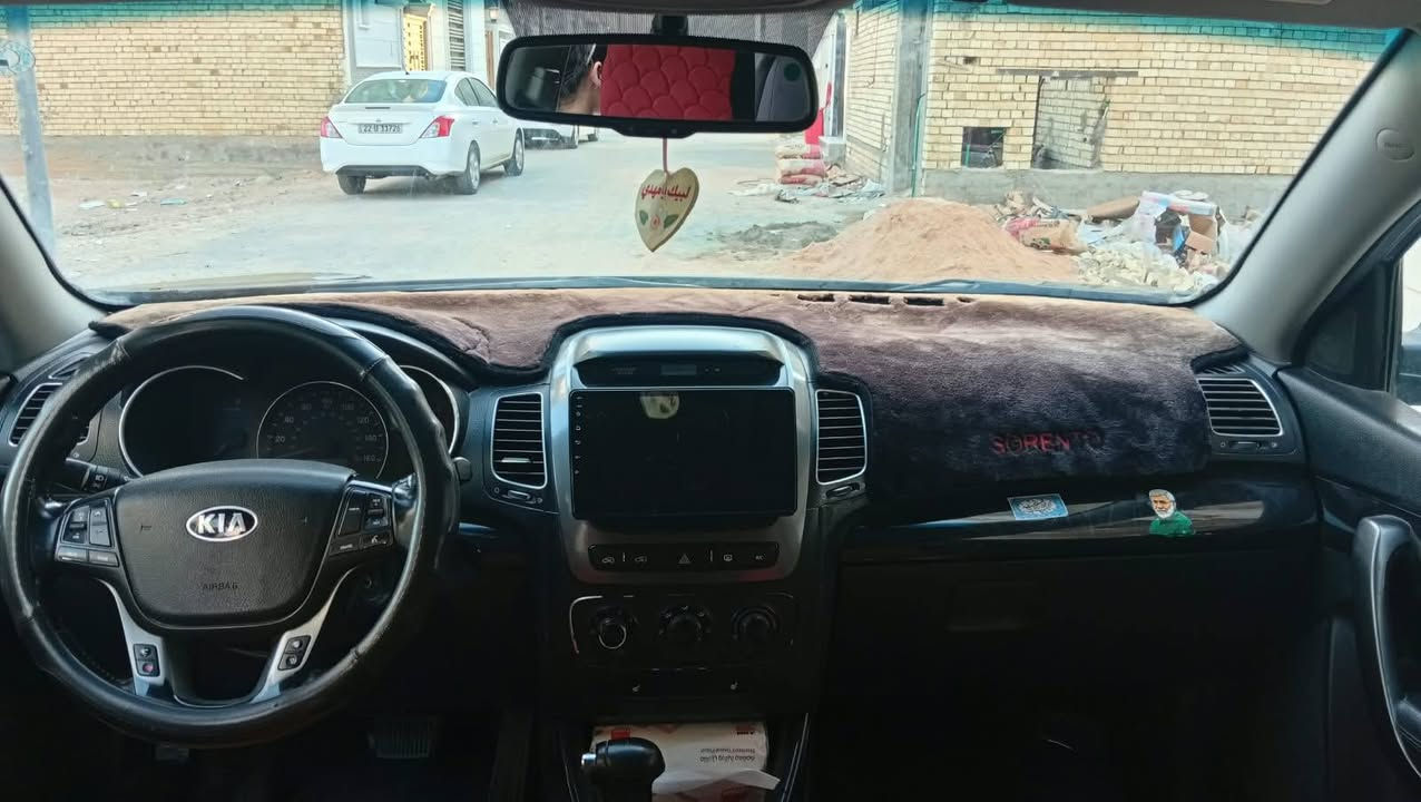 🔥 كيا سورينتو 2015 للبيع – بحالة ممتازة وجاهزة للركوب 🔥
تفاصيل السيارة:
الموديل: كيا سورينتو (Kia Sorento) - موديل 2015.
المحرك: 4 سلندر بسعة 2.4 لتر بتقنية GDI (قوة واقتصاد ممتاز في استهلاك البنزين).
الكير: أوتوماتيك (6 سرعات) مع وضعية القيادة الاقتصادية.
الرقم واللوحة: رقم أربيل (أوراق كاملة، سنوية ووكالة أو تحويل بشرط).
المواصفات والتجهيزات:
محرك وقير وبككس بشرط الفحص والجاهزية.
كشافات أمامية مع عدسات هالوجين.
حساسات خلفية للمساعدة في الركن.
تحكم كامل من عجلة القيادة (أزرار الاستيرن) + مثبت سرعة (Cruise Control).
نظام صوتي متكامل يدعم (CD / Bluetooth / AUX / USB).
شاشة سامسونج 
شكنات جلد . بحاله ممتازه جداً
7 راكب
تخم تايرات جديد 
تكييف عالي الكفاءة (أمامي وخلفي).
عوارض سقفية تنظيمية (Roof Rails) + دواسات جانبية.
شلص خلفي وألواح حماية.
حادثهة جاملغ وبنيد (تبديل) جهة السايق
​النظافة: والبدن بحالة جيدة جداً، تخويش أو مصاريف إضافية لا يوجد، حدادية ونظام تعليق ناعم.
​
​معلومات البيع:
​مكان السيارة كربلاء 
​السعر: [ $13٫500 ] (قابل للتفاوض البسيط ).
​للتواصل والاستفسار: [***********/واتساب]
