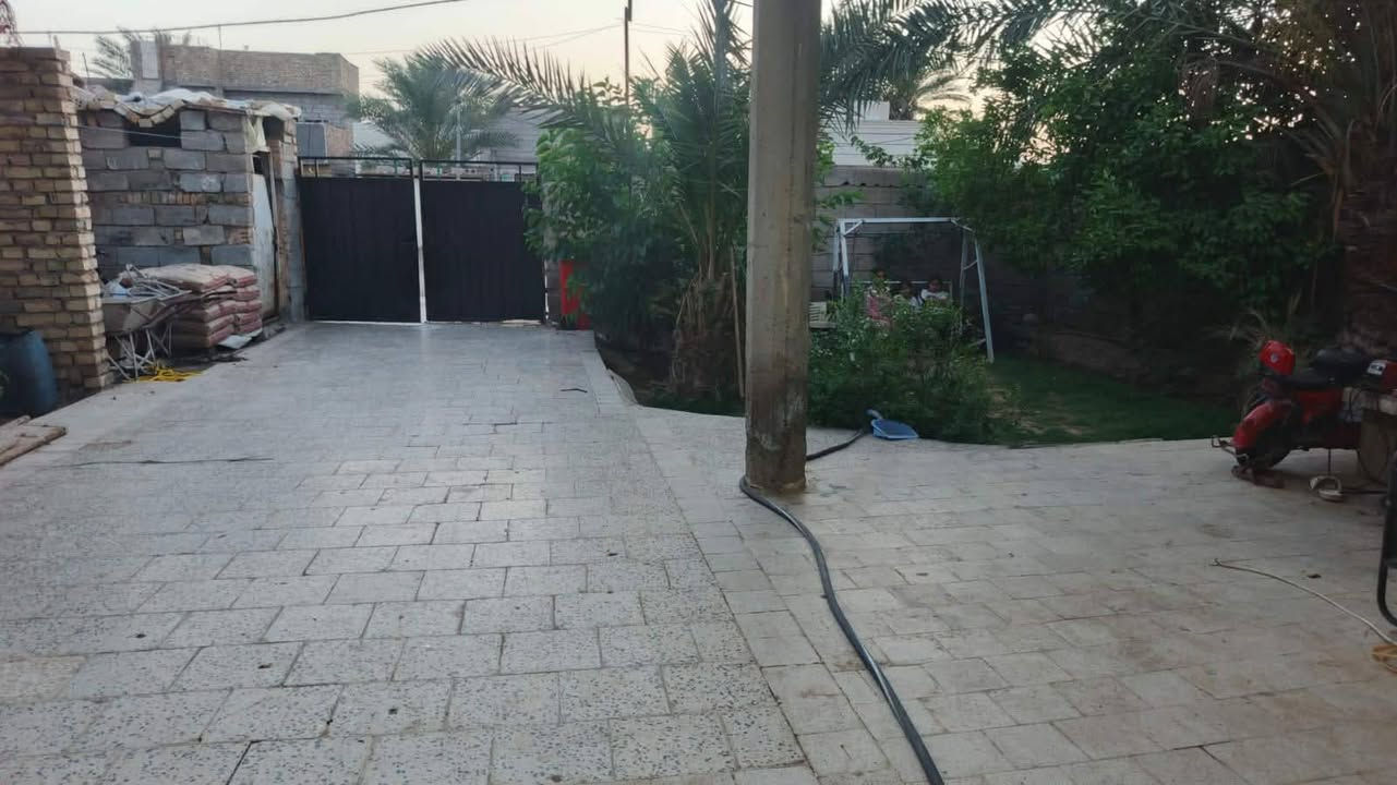 الدار للبيع مساحه ٥٥٠ سند ١١٧ الخدمات كامله ماء مجاري تبليط كهرباء ثري فيز صوندات ماء ثنين كل وحدة من ابي العنوان بغداد بوب الشام منطقة ابو عليان السعر ٨٧ وبيه مجال قليل حك الجيه للاستفسار الاتصال ***********
