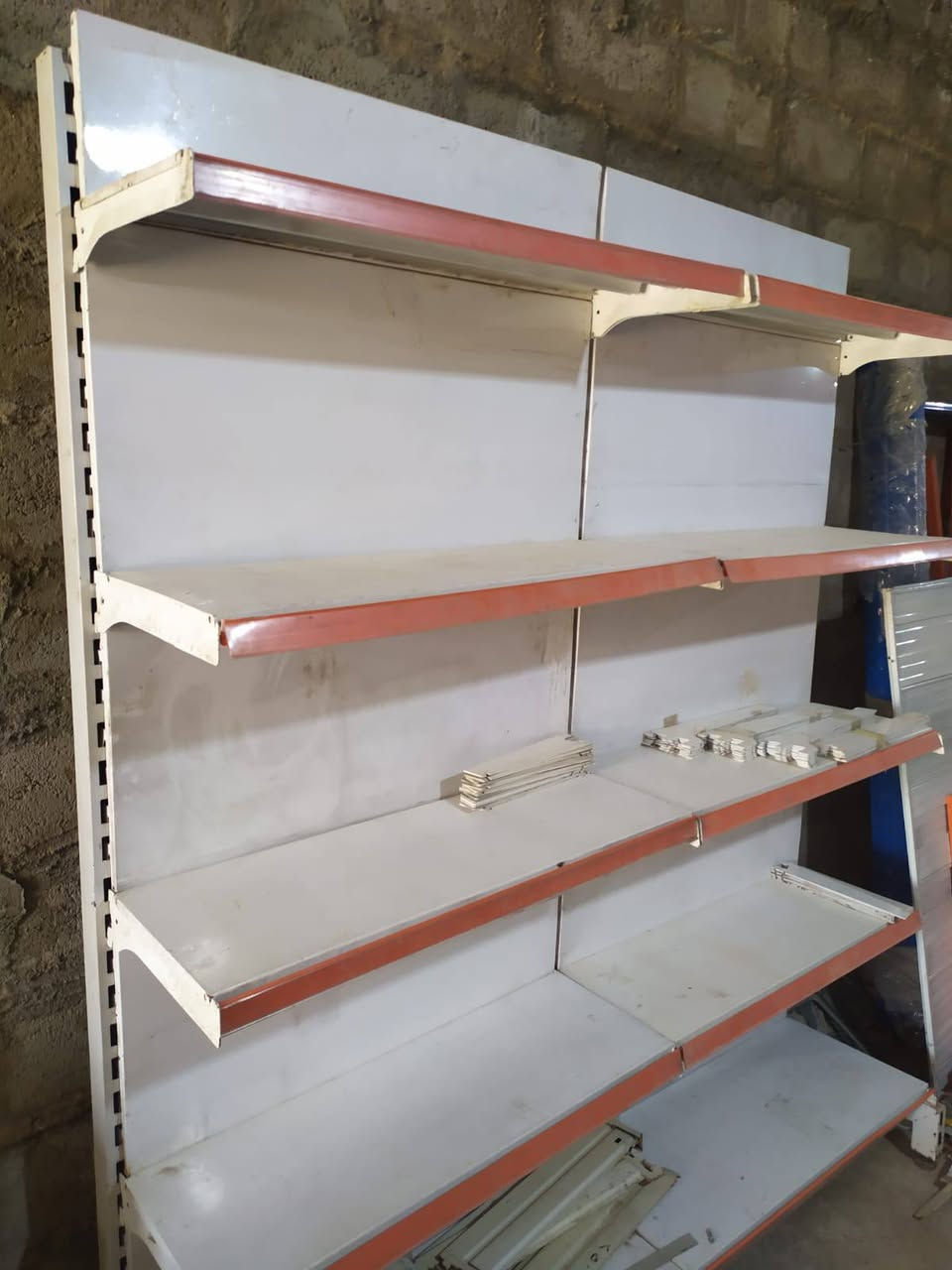 رفوف جانبي طرف واحد قياس 10متر مكاني كركوك للاتصال المباشر على الرقم التالي 0772190920ه

نص مكتوب في الصور:
- MEIZU NOTE 8 DUAL CAMERA