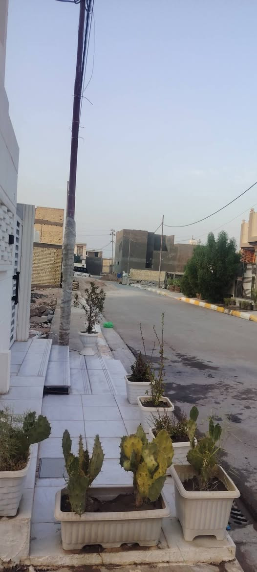 السلام عليكم مكلف بالنشر  للبيع قطعه 100متر طابو صرف حي العسكري خلف مدرسه تاج الدين رقم القطعه 2001  اتصل  ***********  ﷼ ***********
